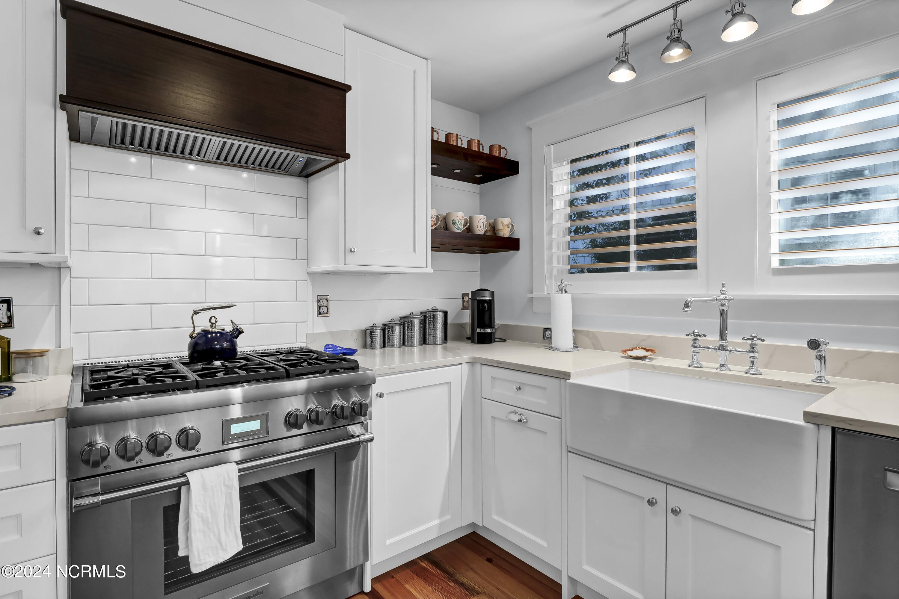 100468898 | Photo 15