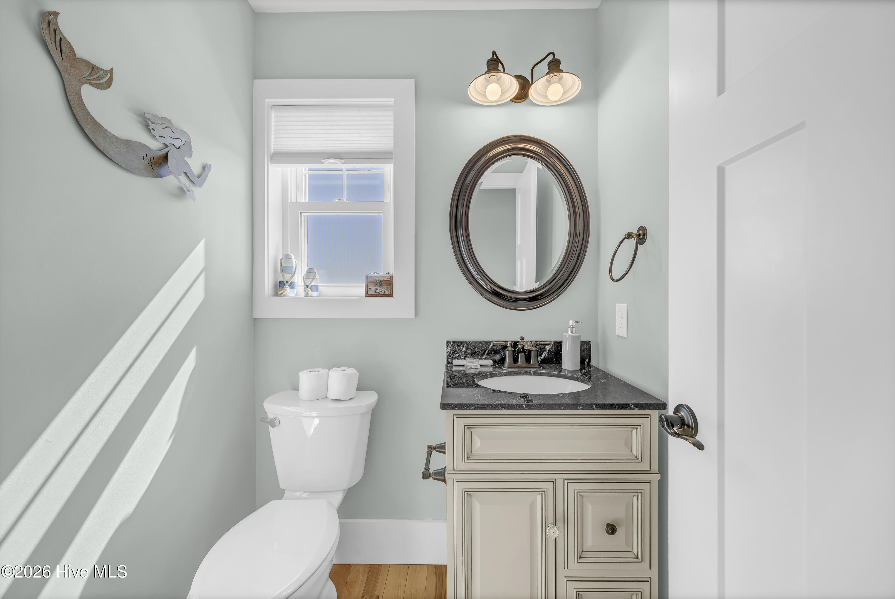 100558745 | Photo 11