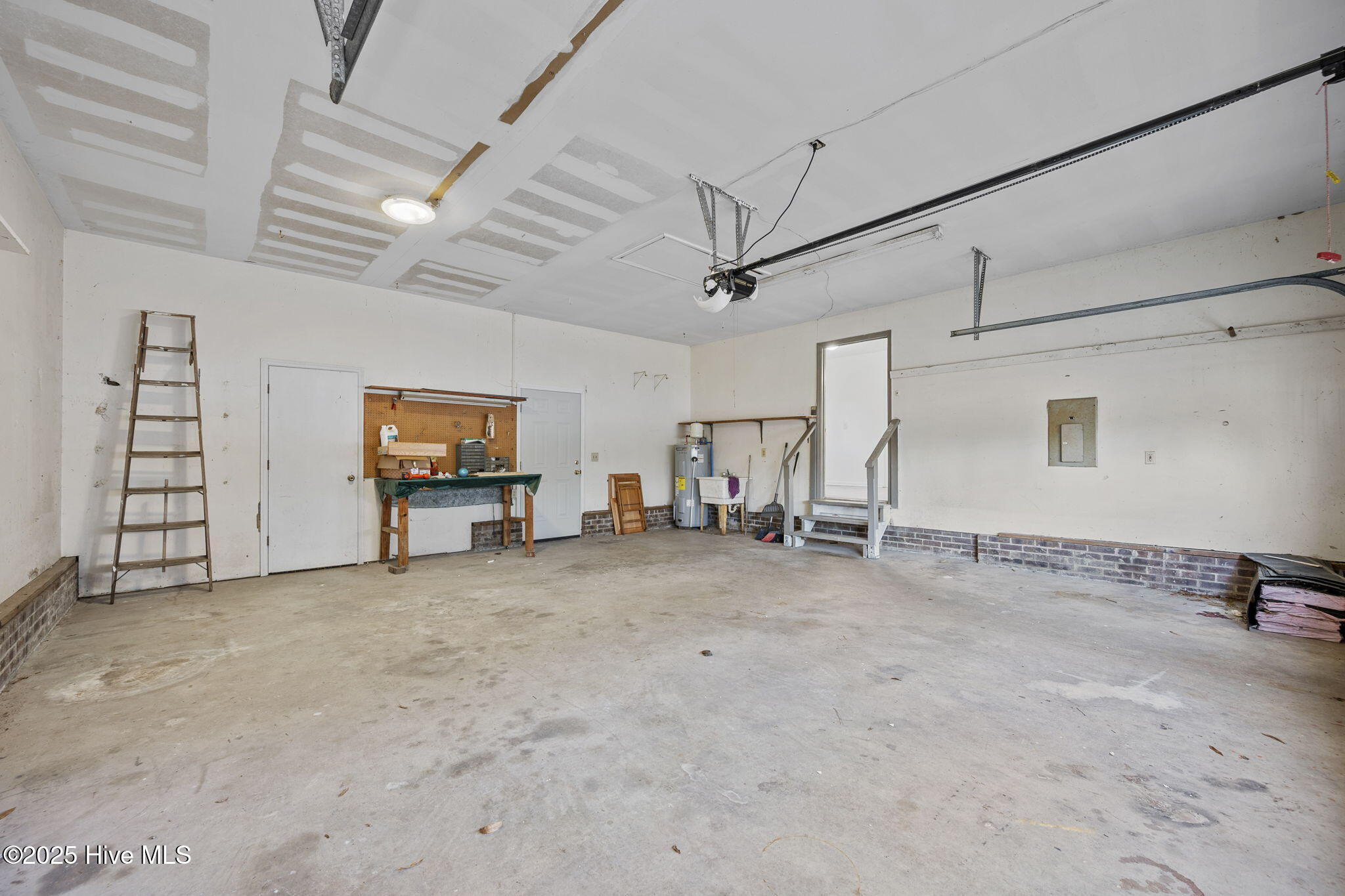 100545145 | Photo 54