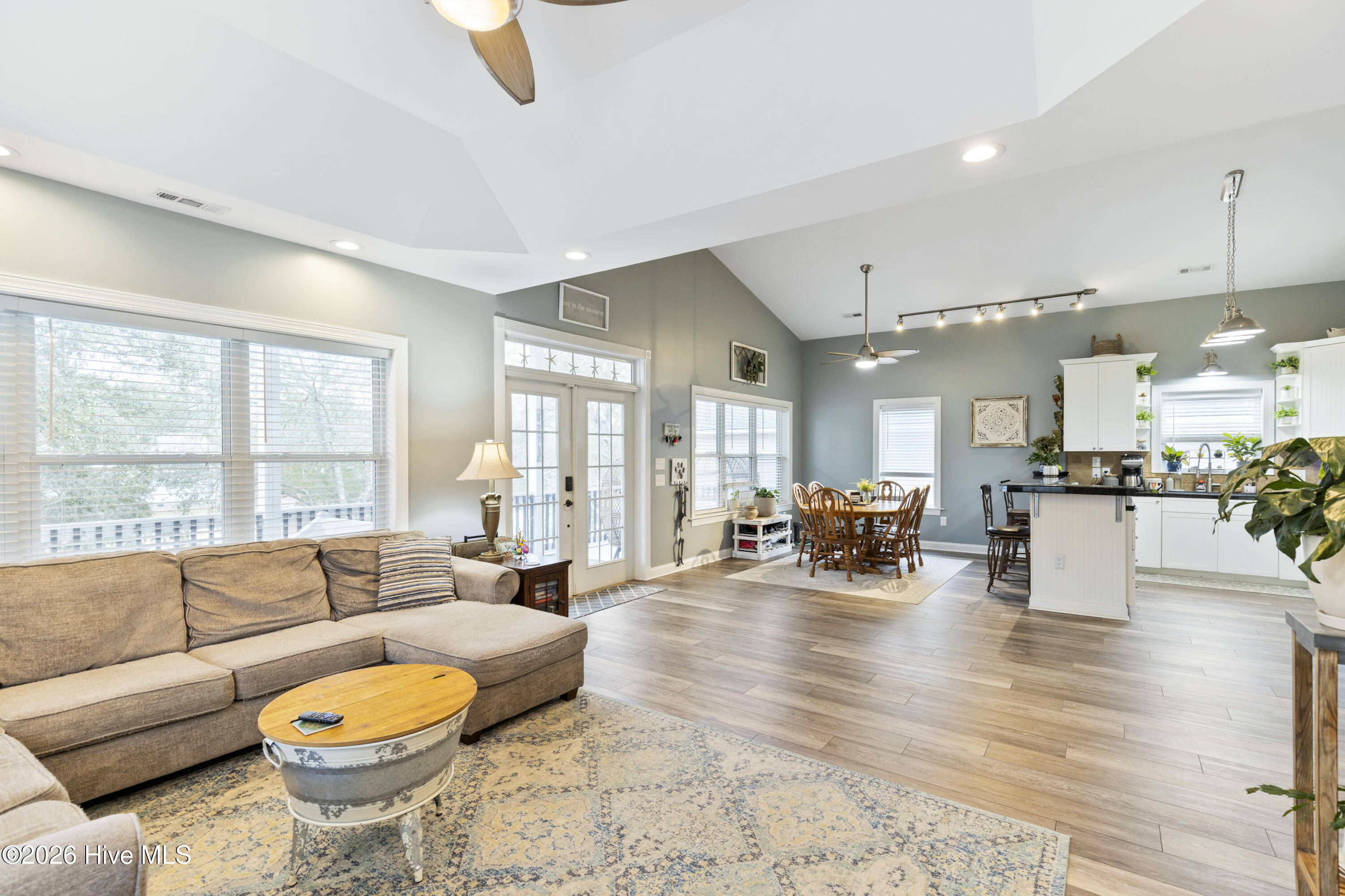 100551822 | Photo 12