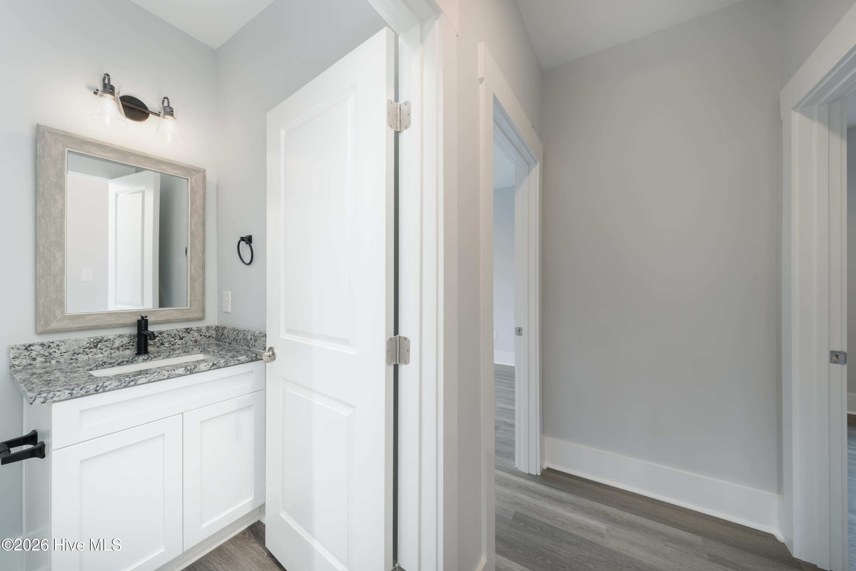 100523019 | Photo 33