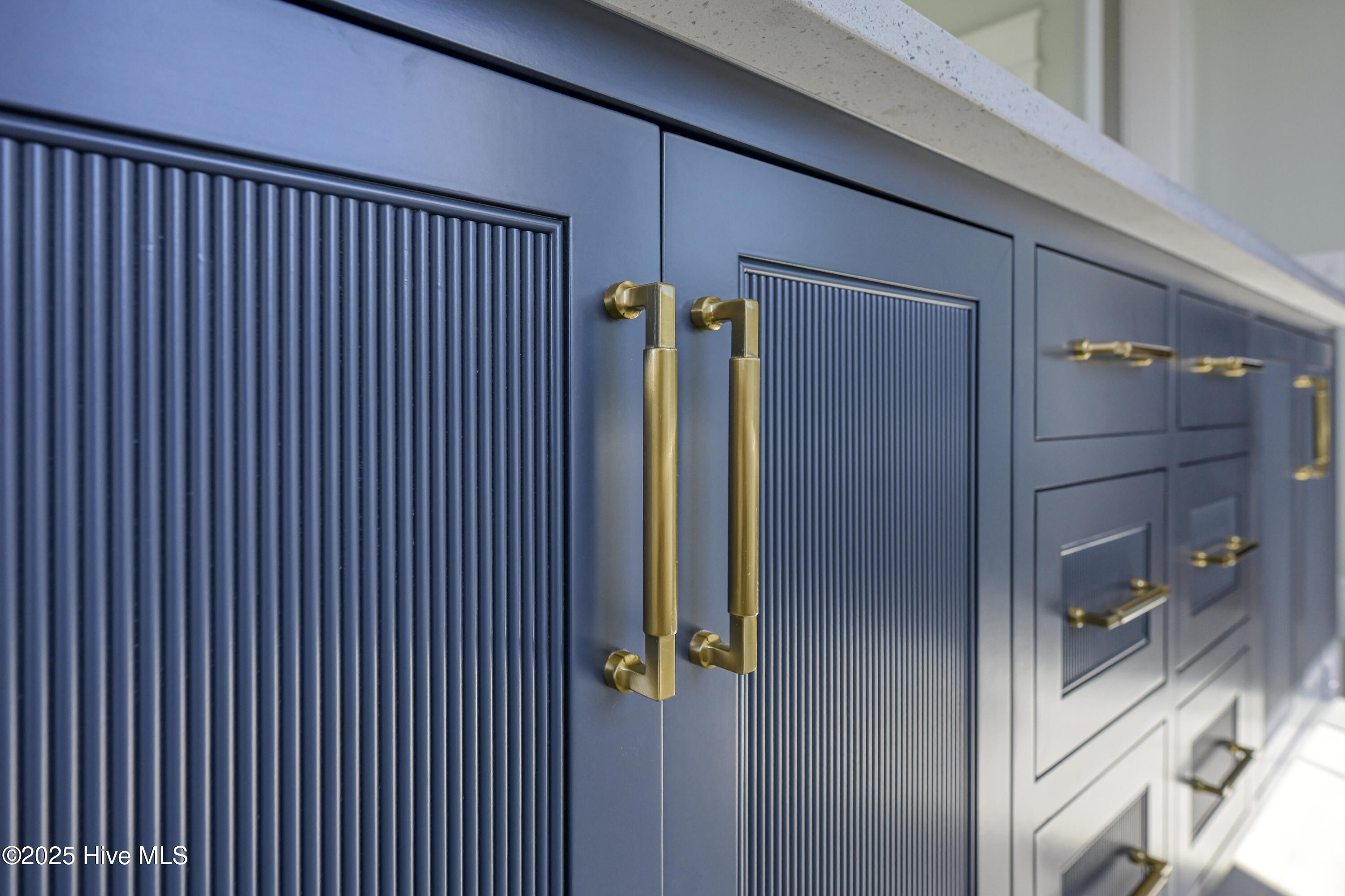 100516070 | Photo 34