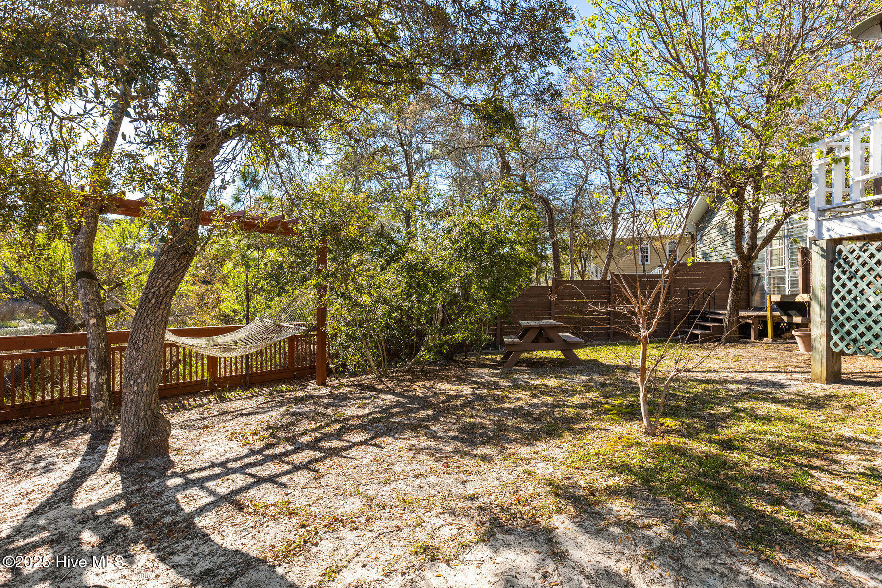 100497400 | Photo 37