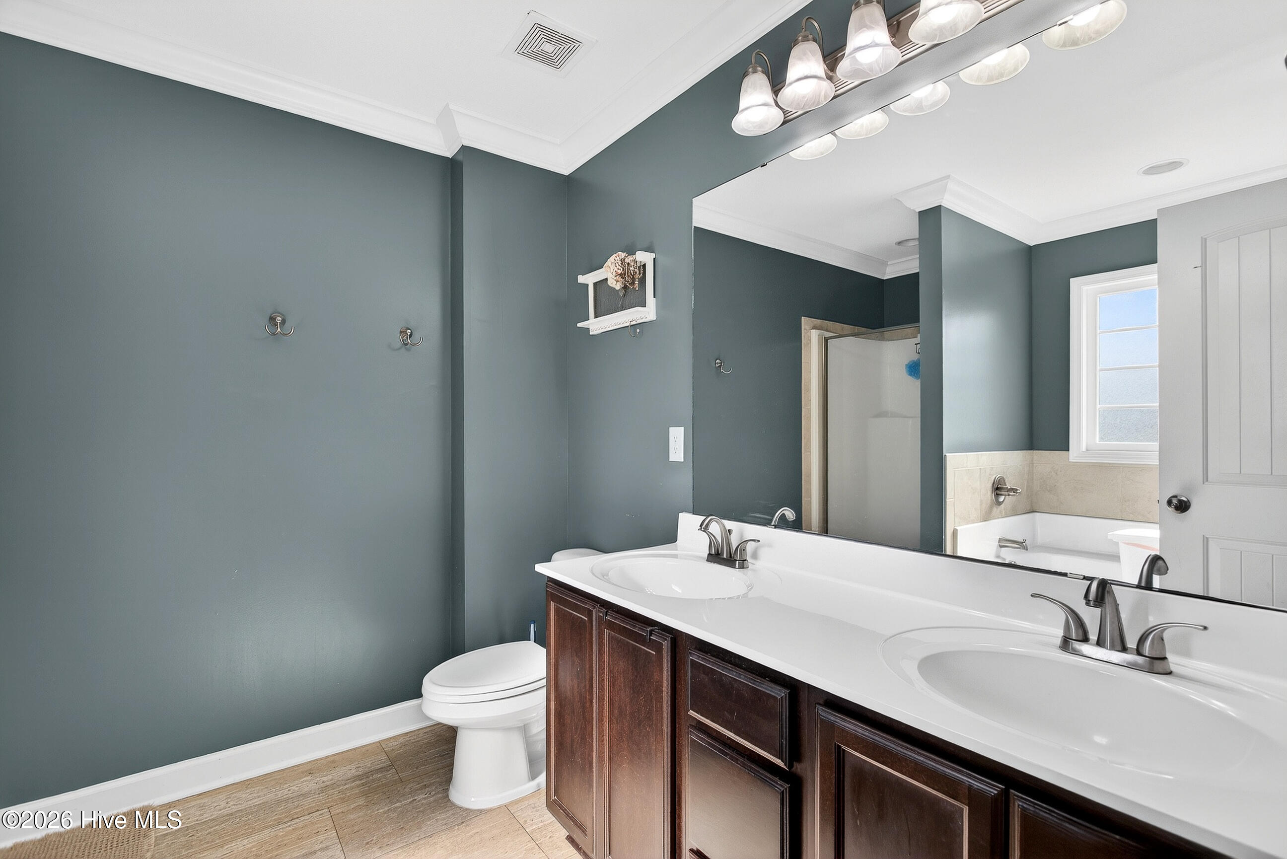 100562931 | Photo 19