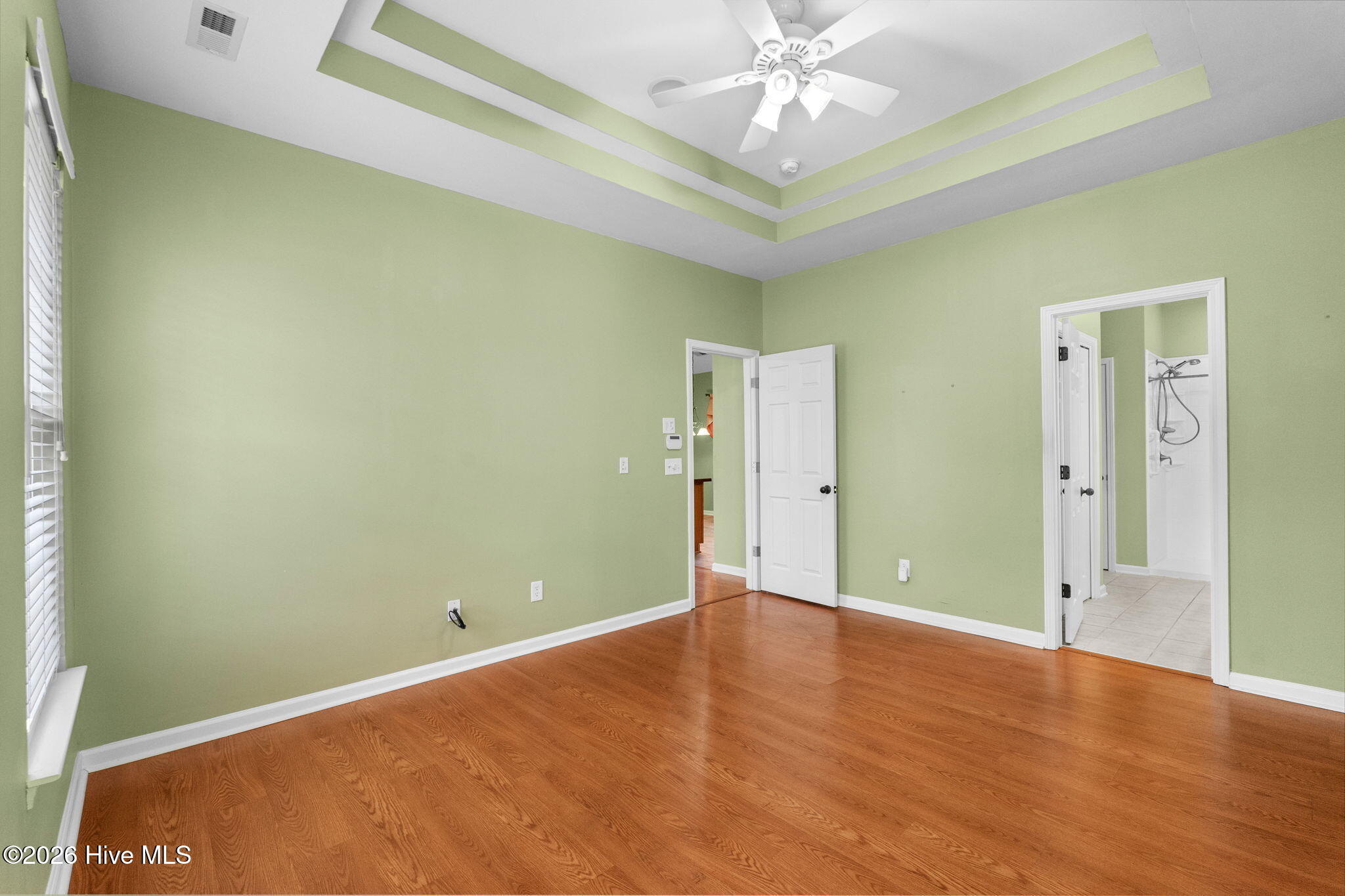 100493950 | Photo 37