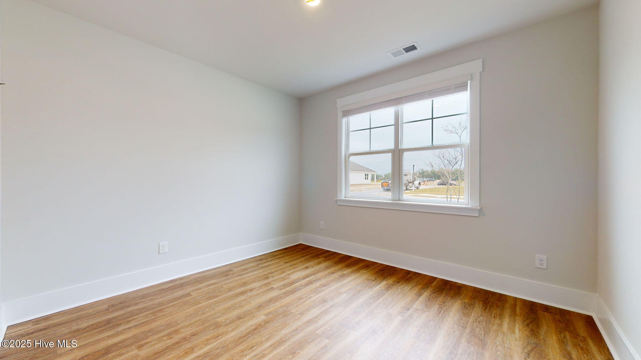 100543683 | Photo 27