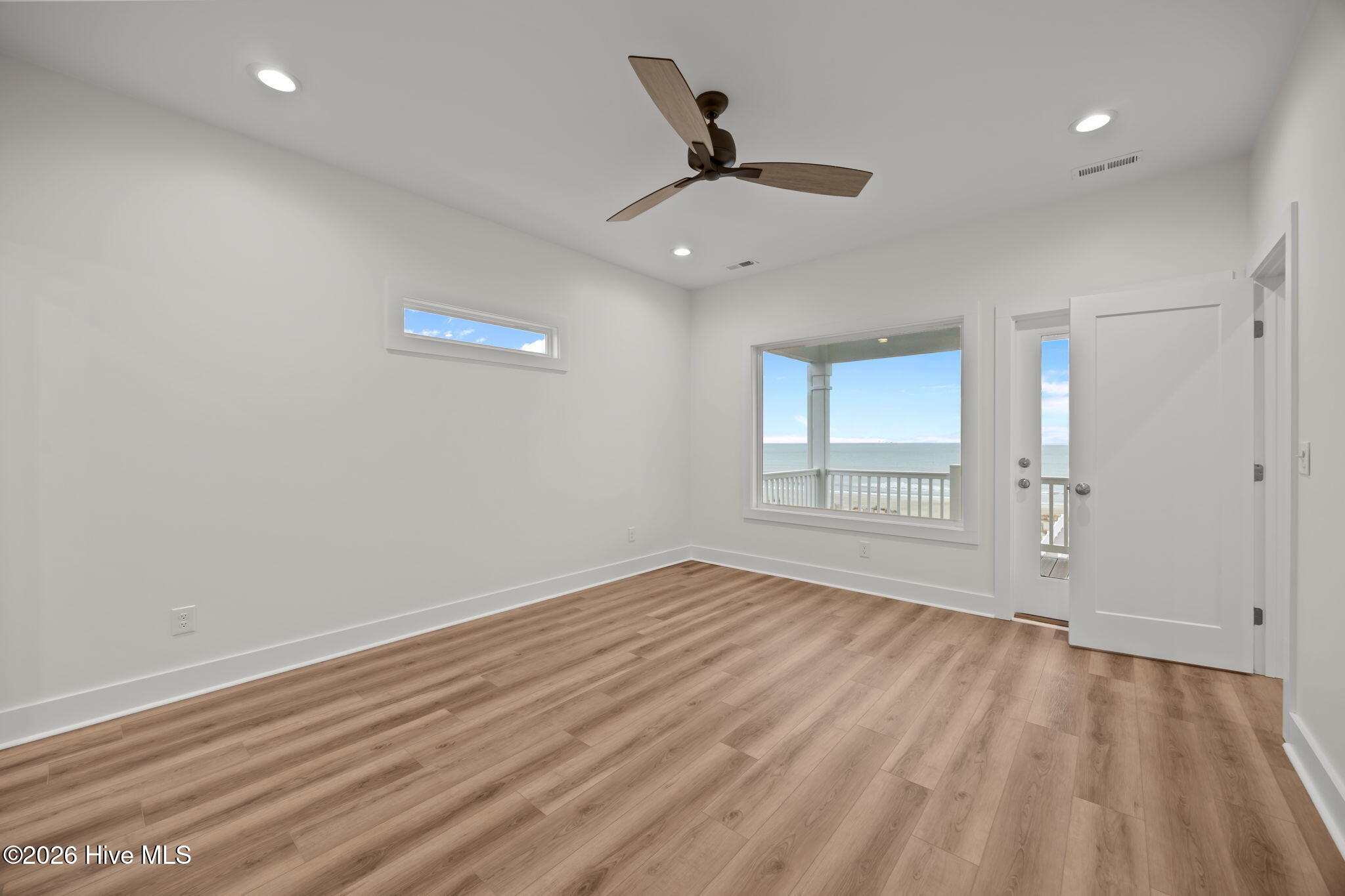 100552819 | Photo 39