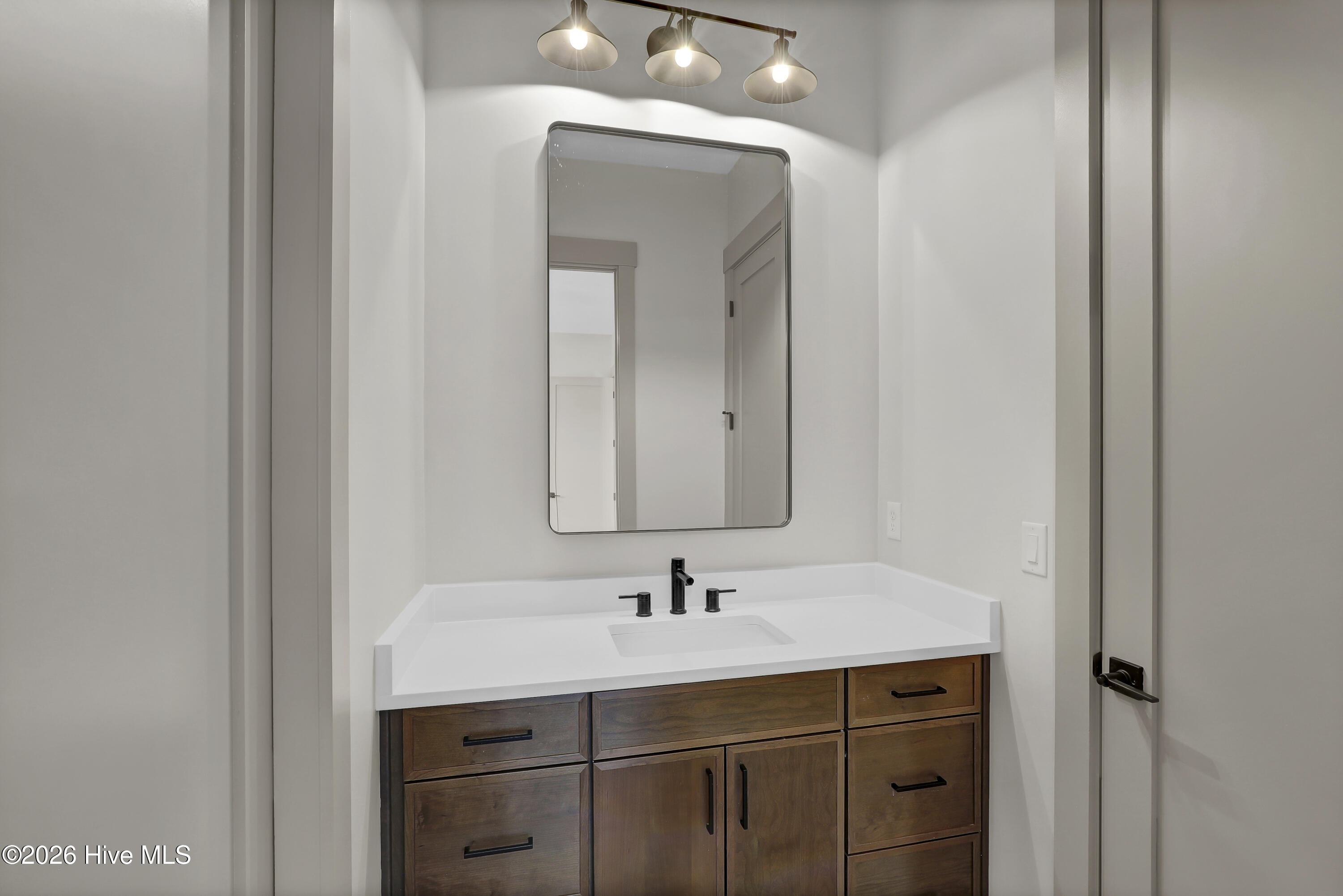 100554929 | Photo 43