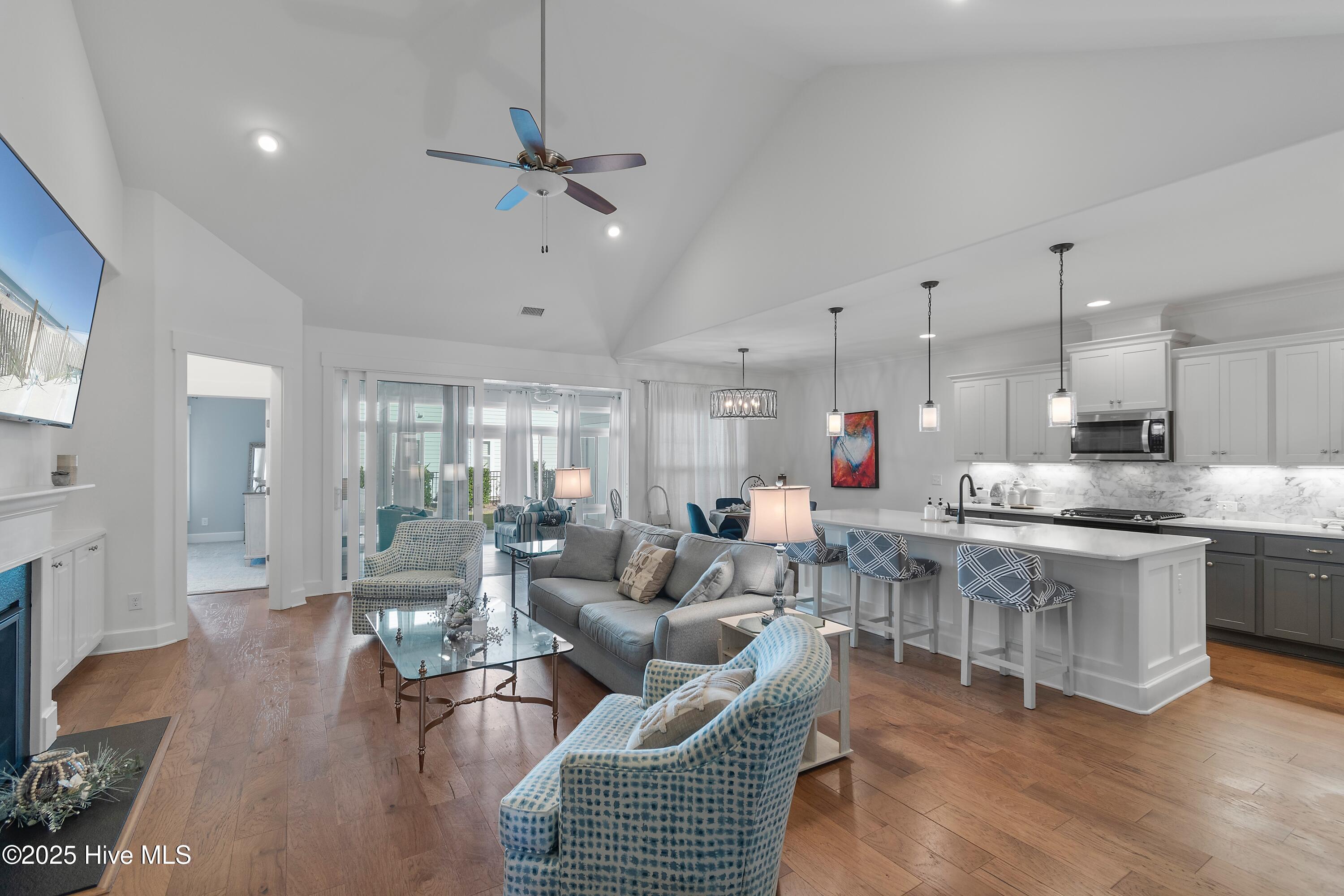 100537733 | Photo 18