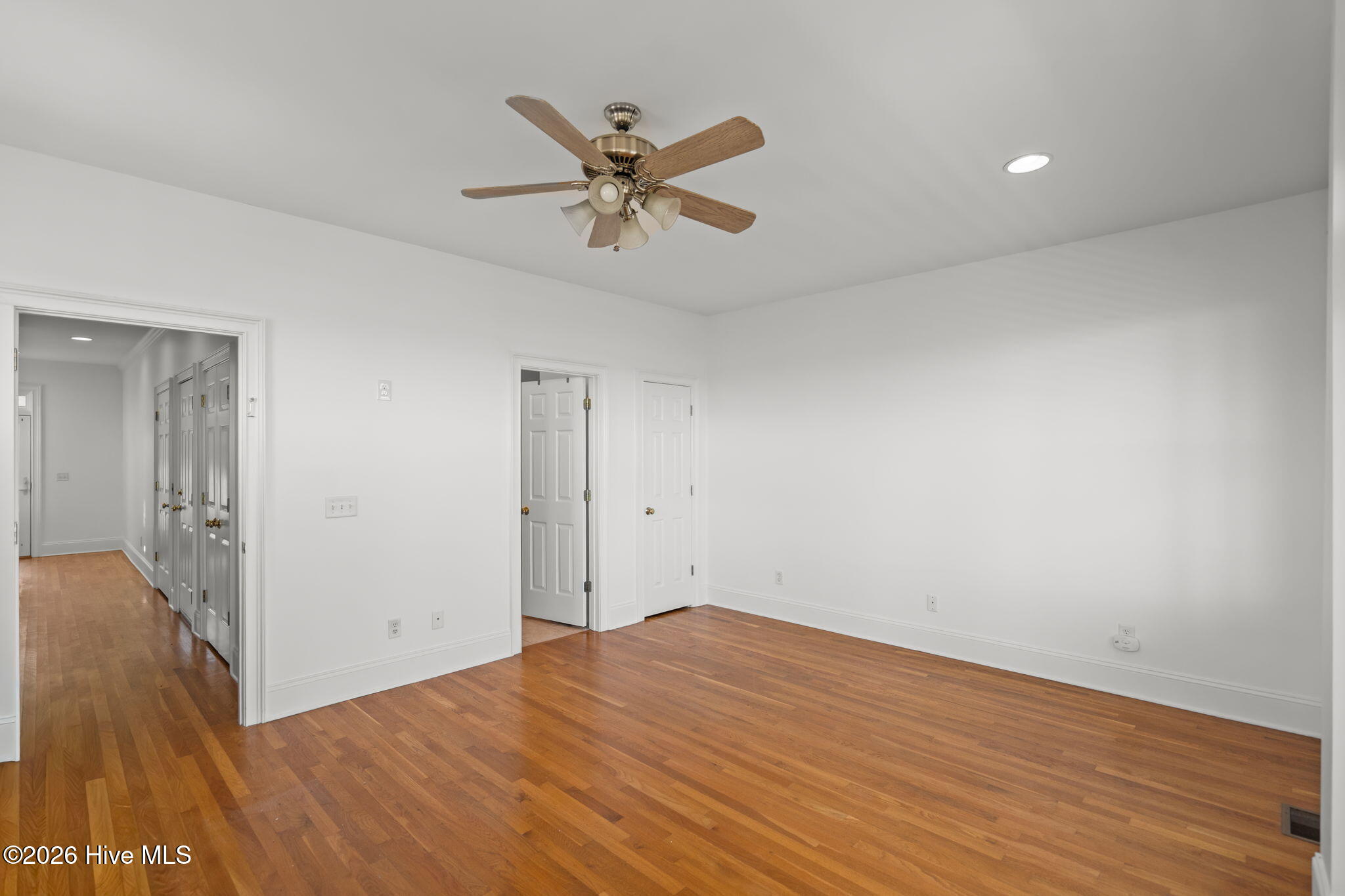 100560012 | Photo 35