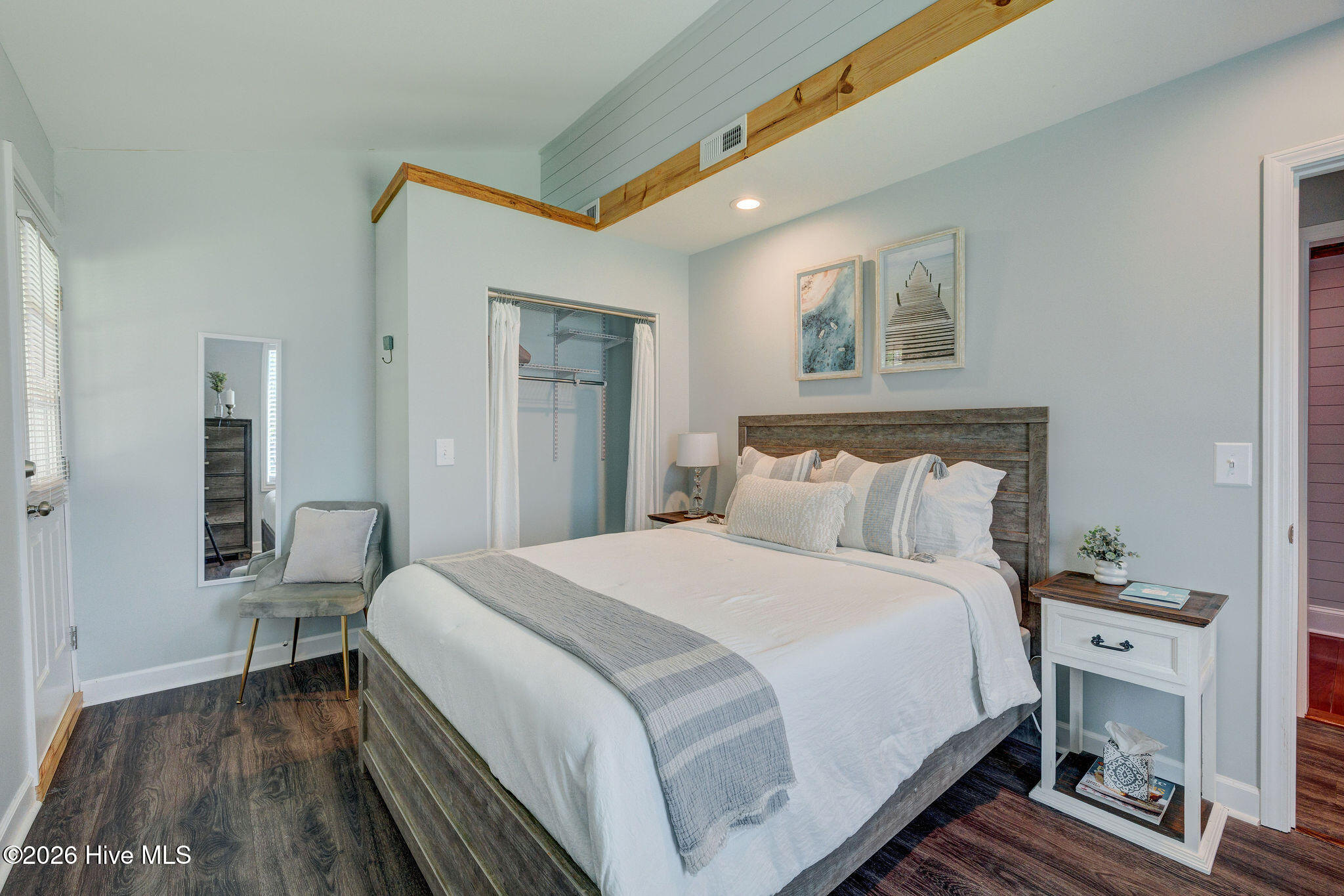 100558109 | Photo 31