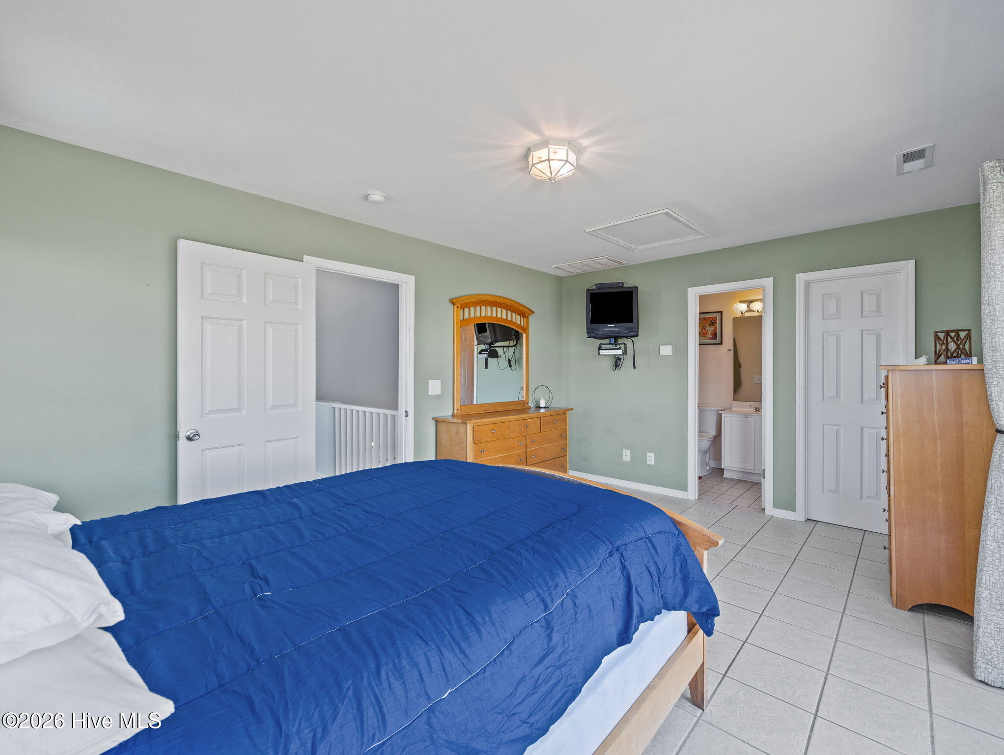 100564989 | Photo 32