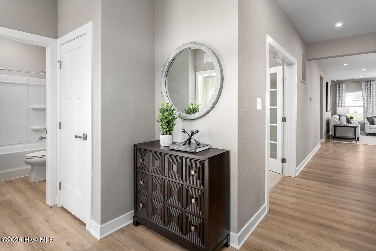 100558347 | Photo 11