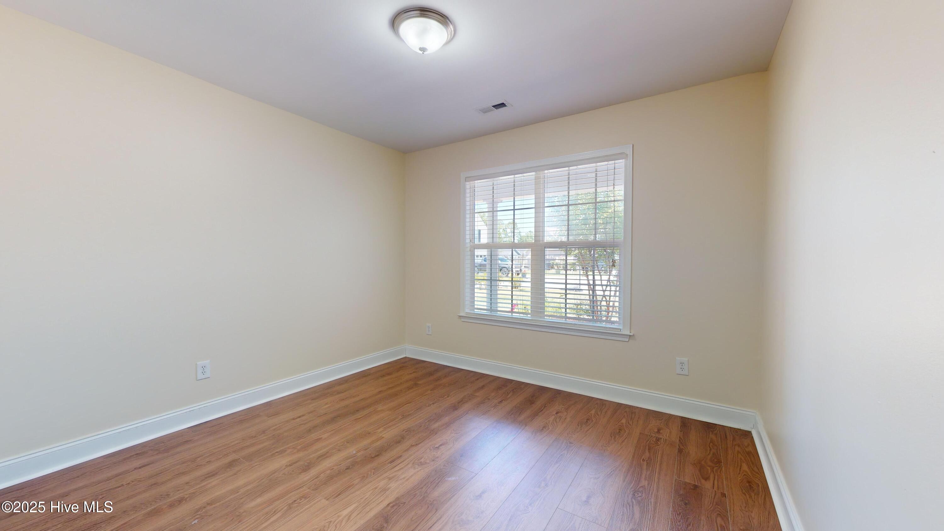 100539889 | Photo 11