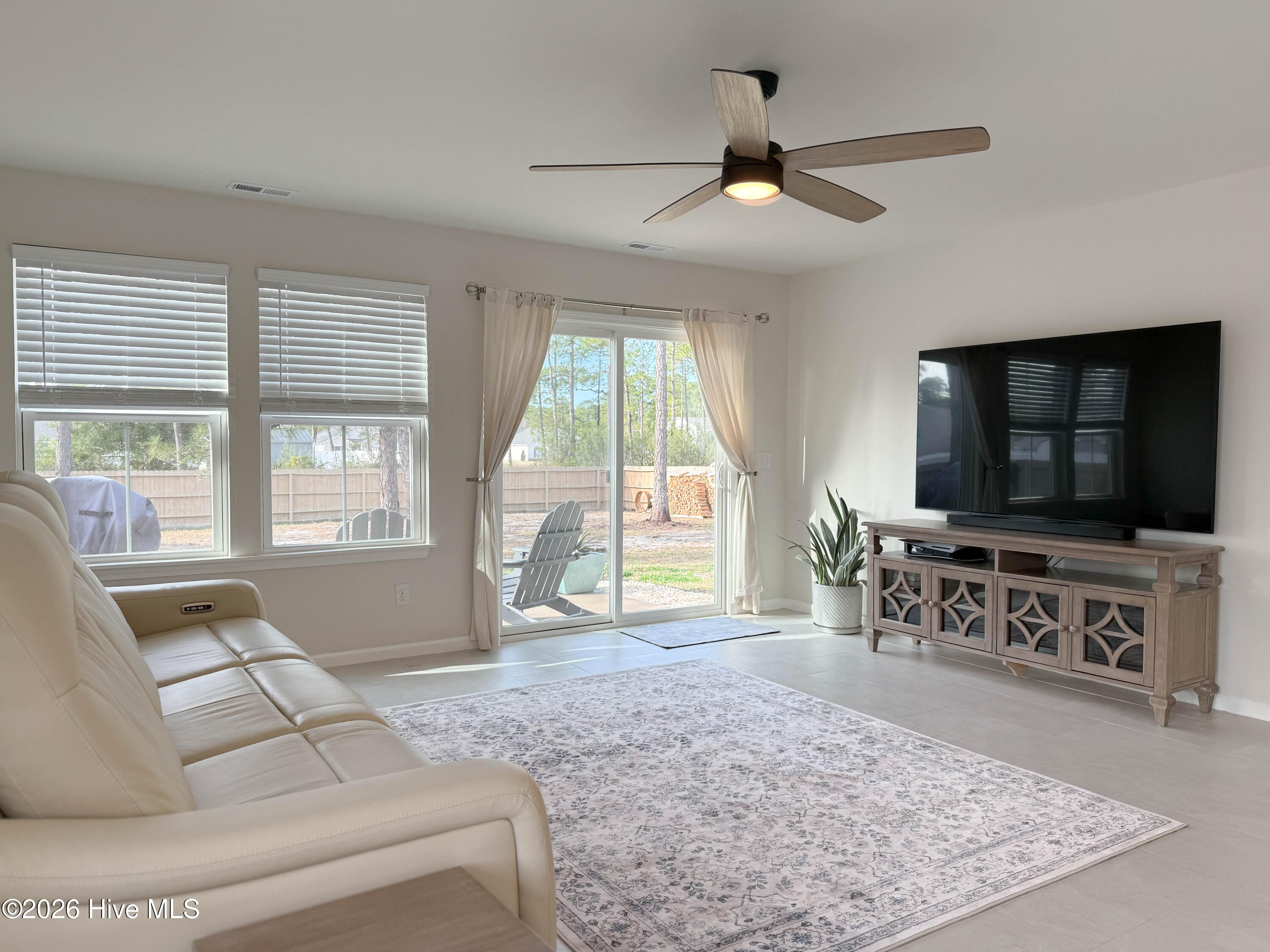 100548876 | Photo 19