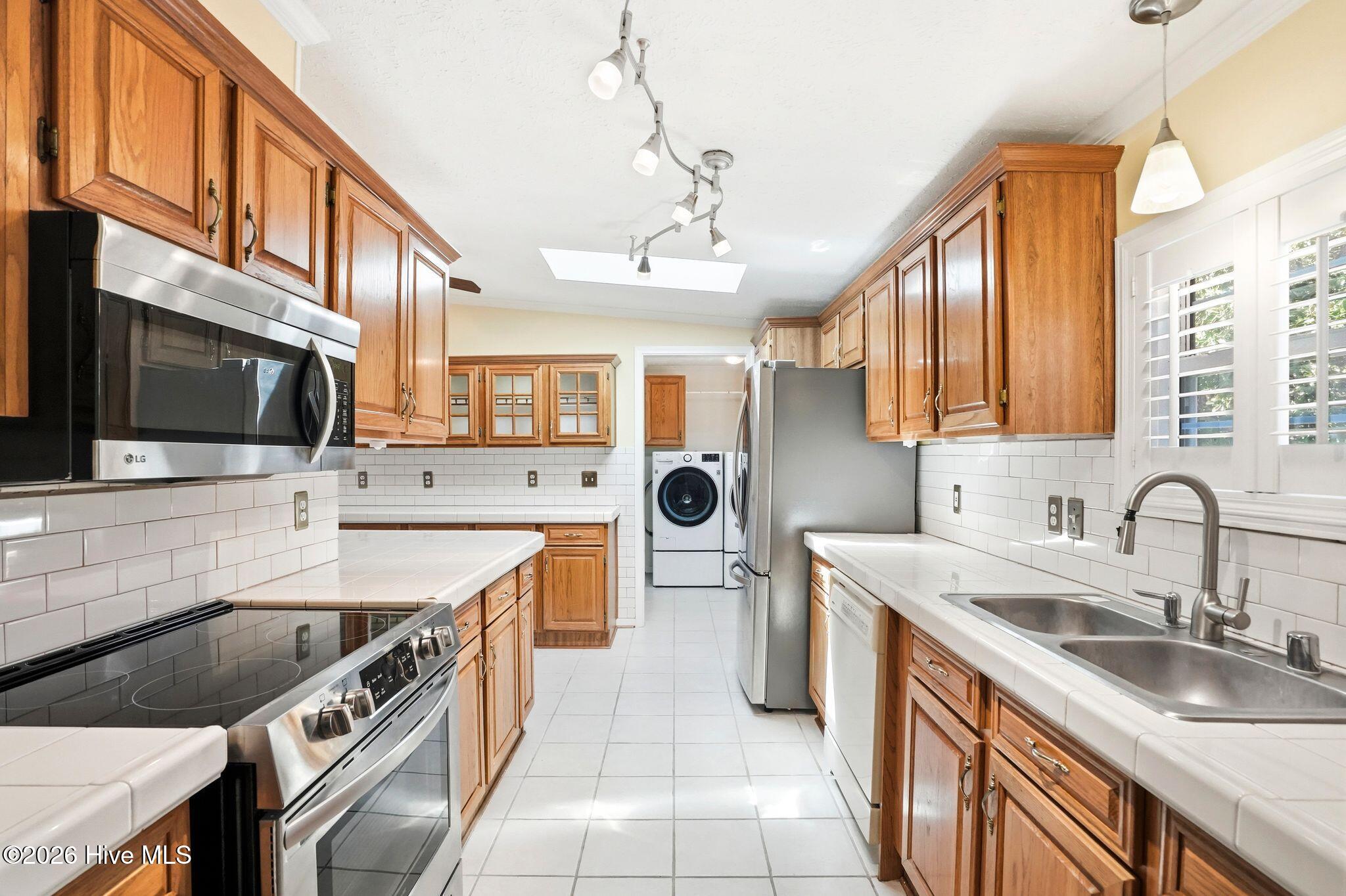 100567371 | Photo 26