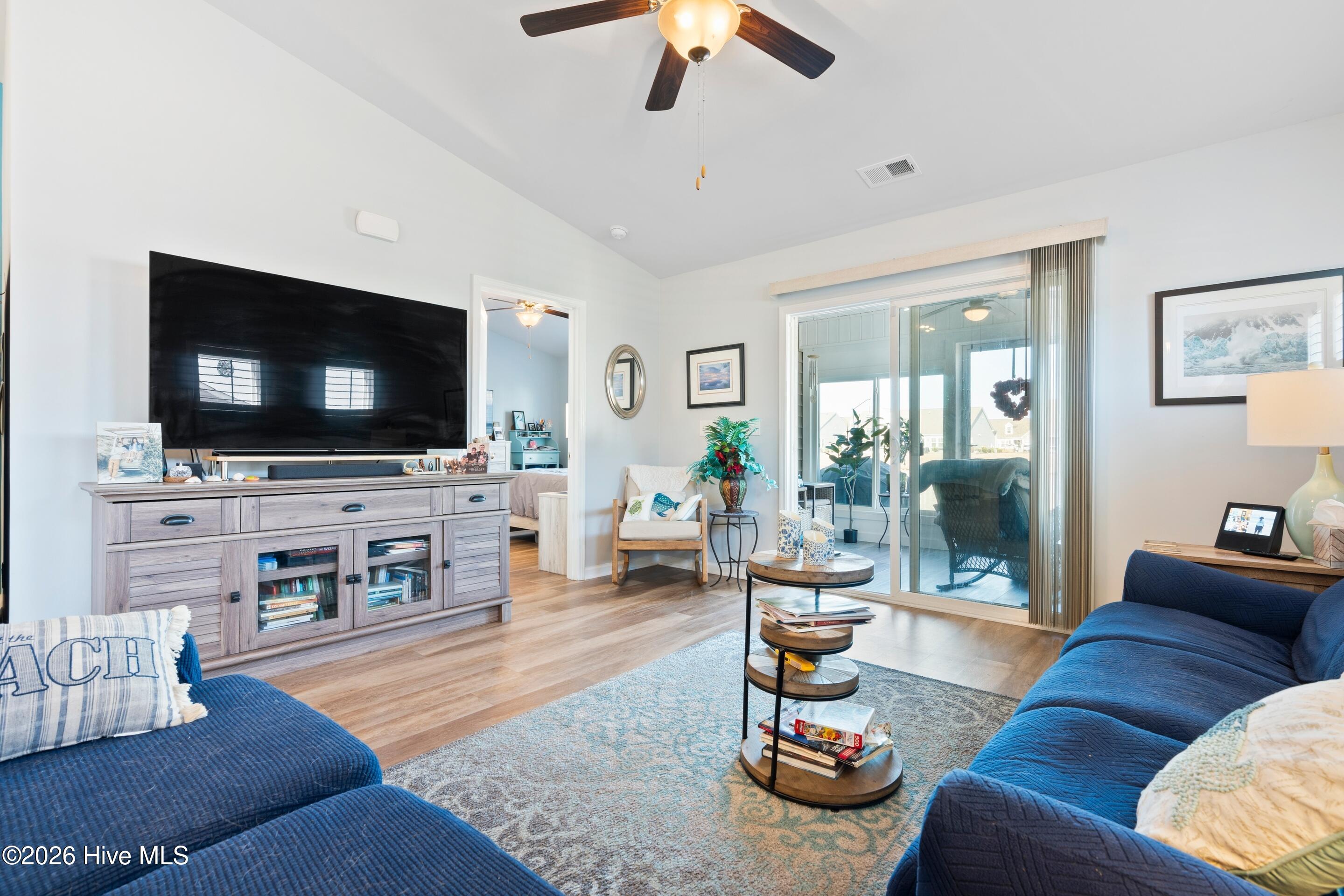 100552901 | Photo 15