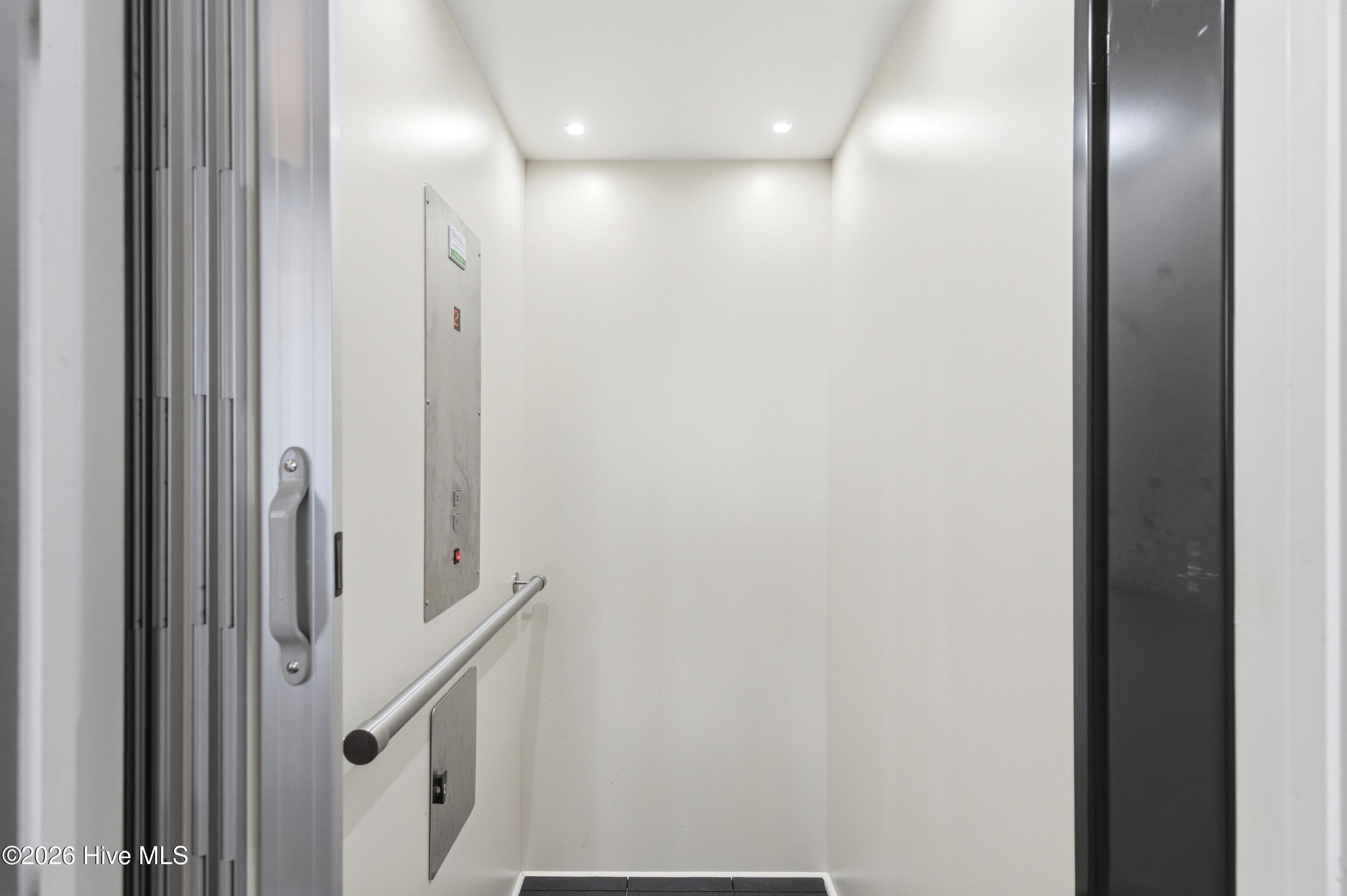 100556078 | Photo 25