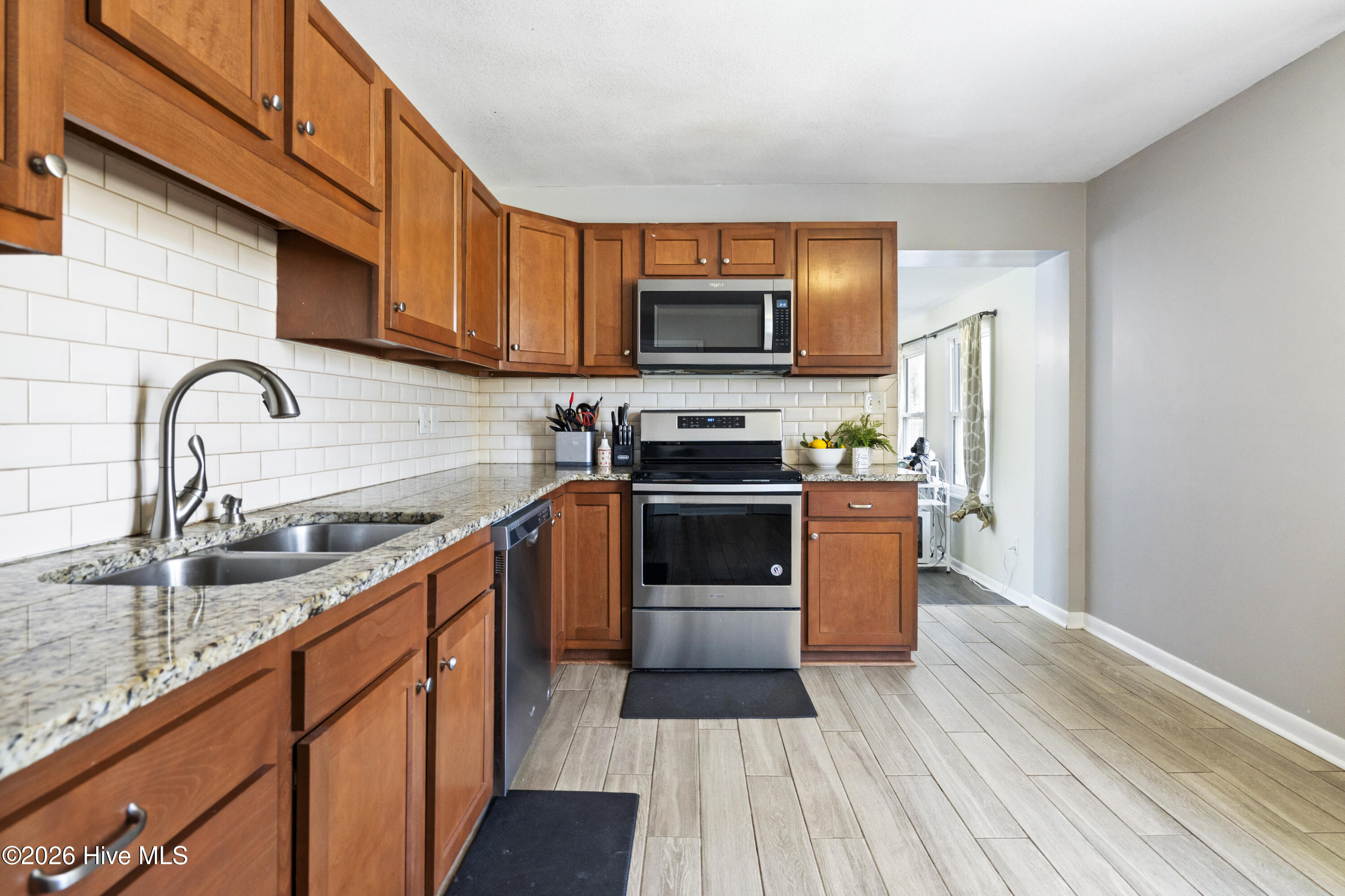 100555407 | Photo 14