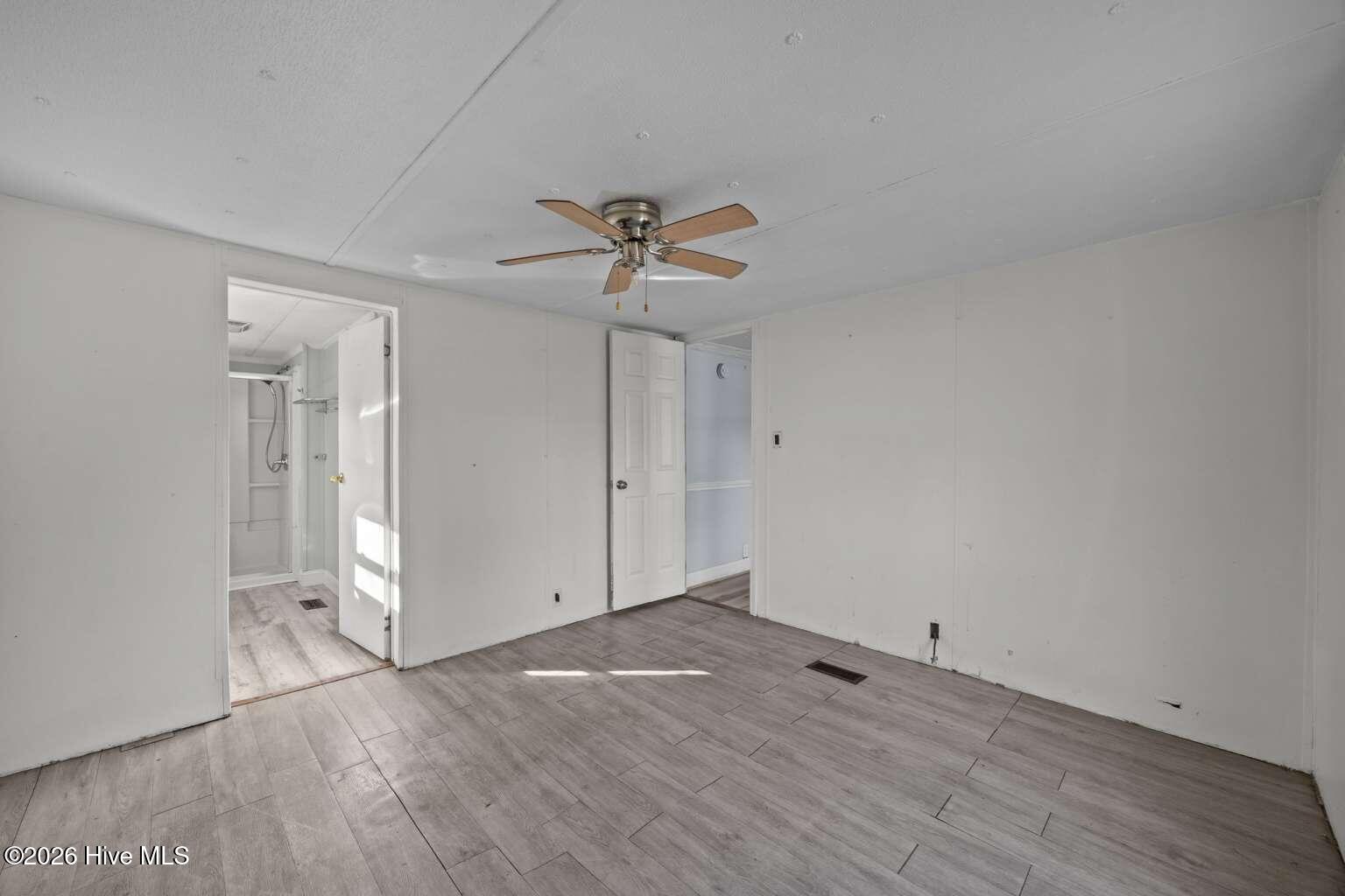 100550167 | Photo 12