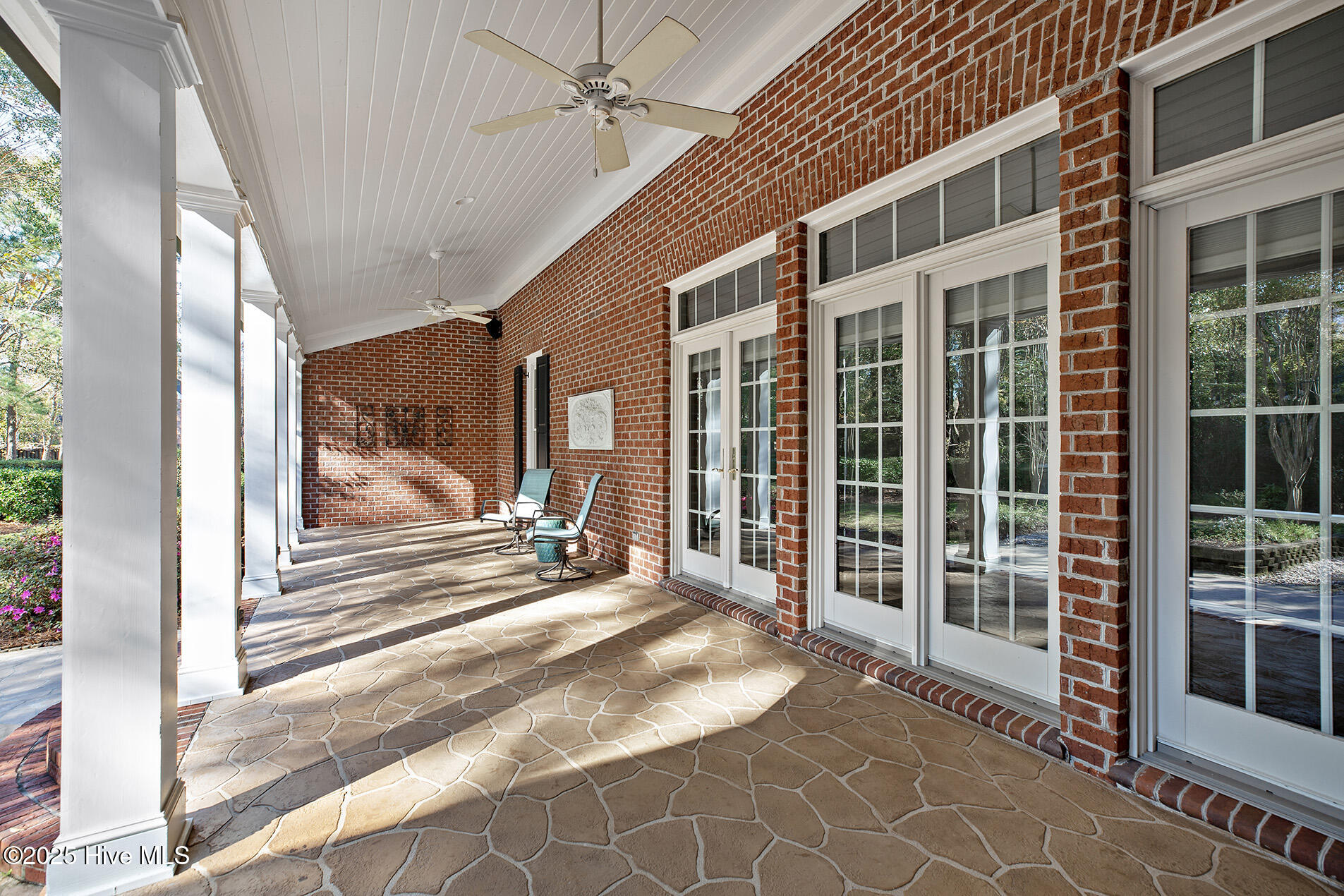 100545737 | Photo 84