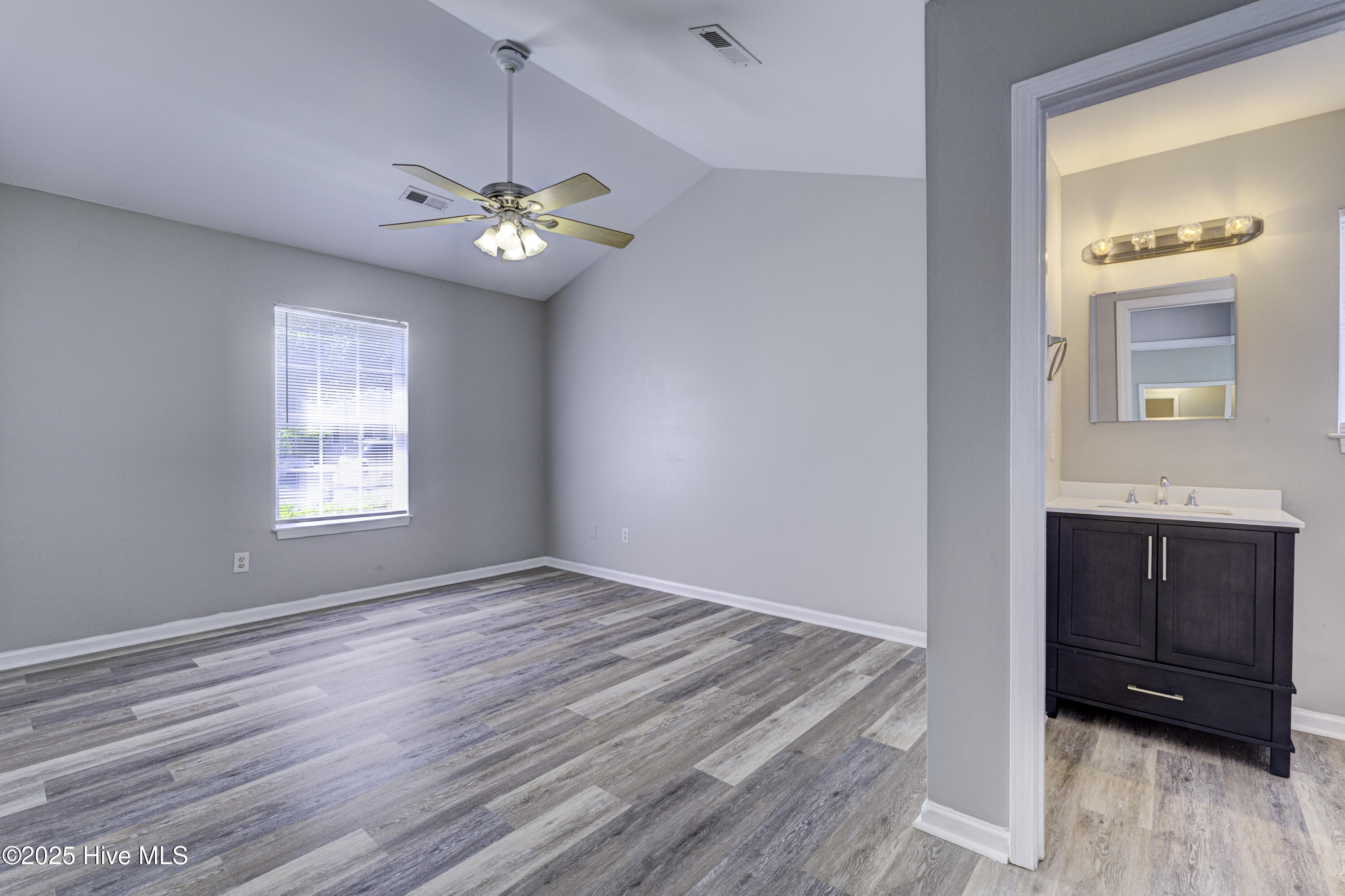 100531286 | Photo 29