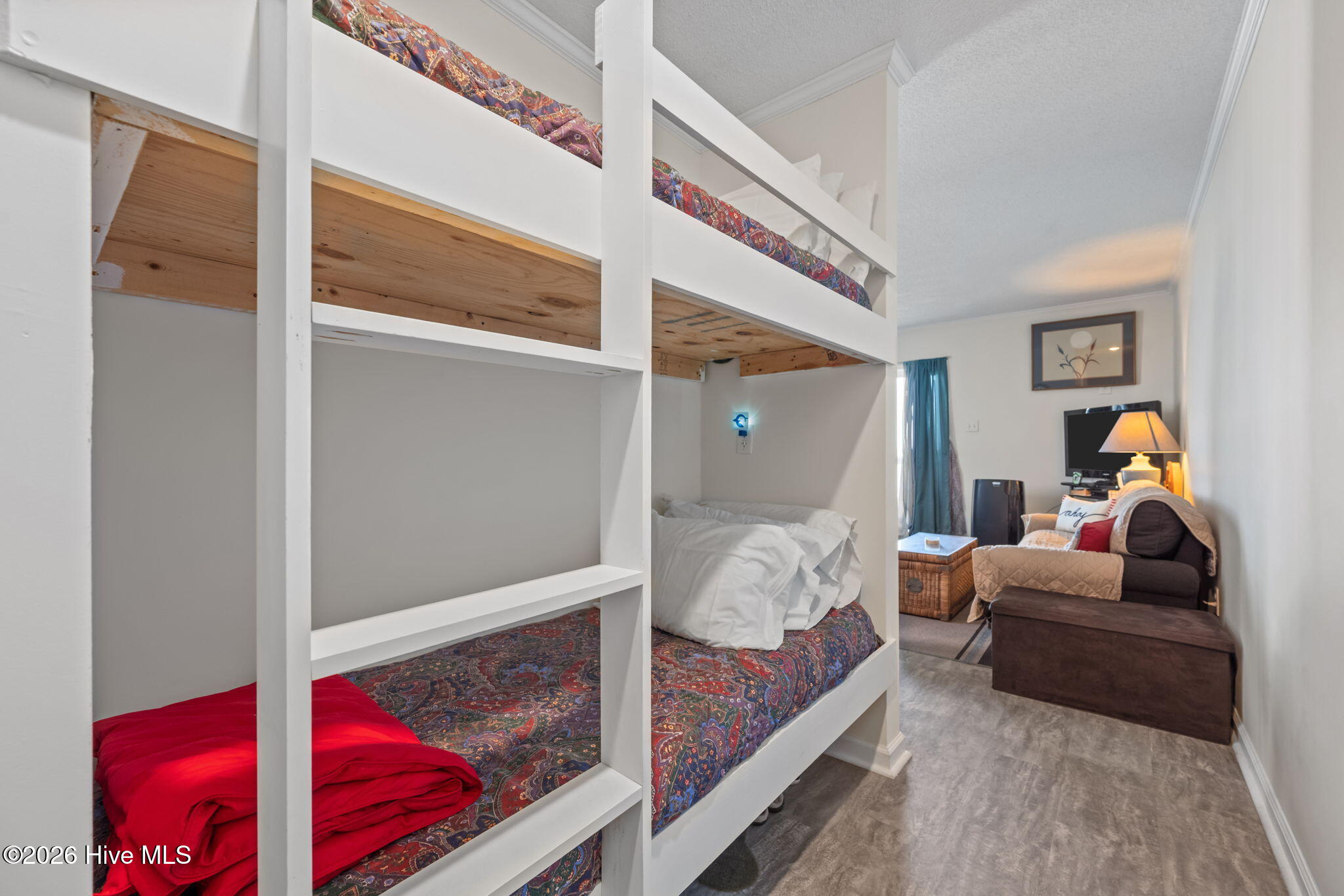 100563730 | Photo 10