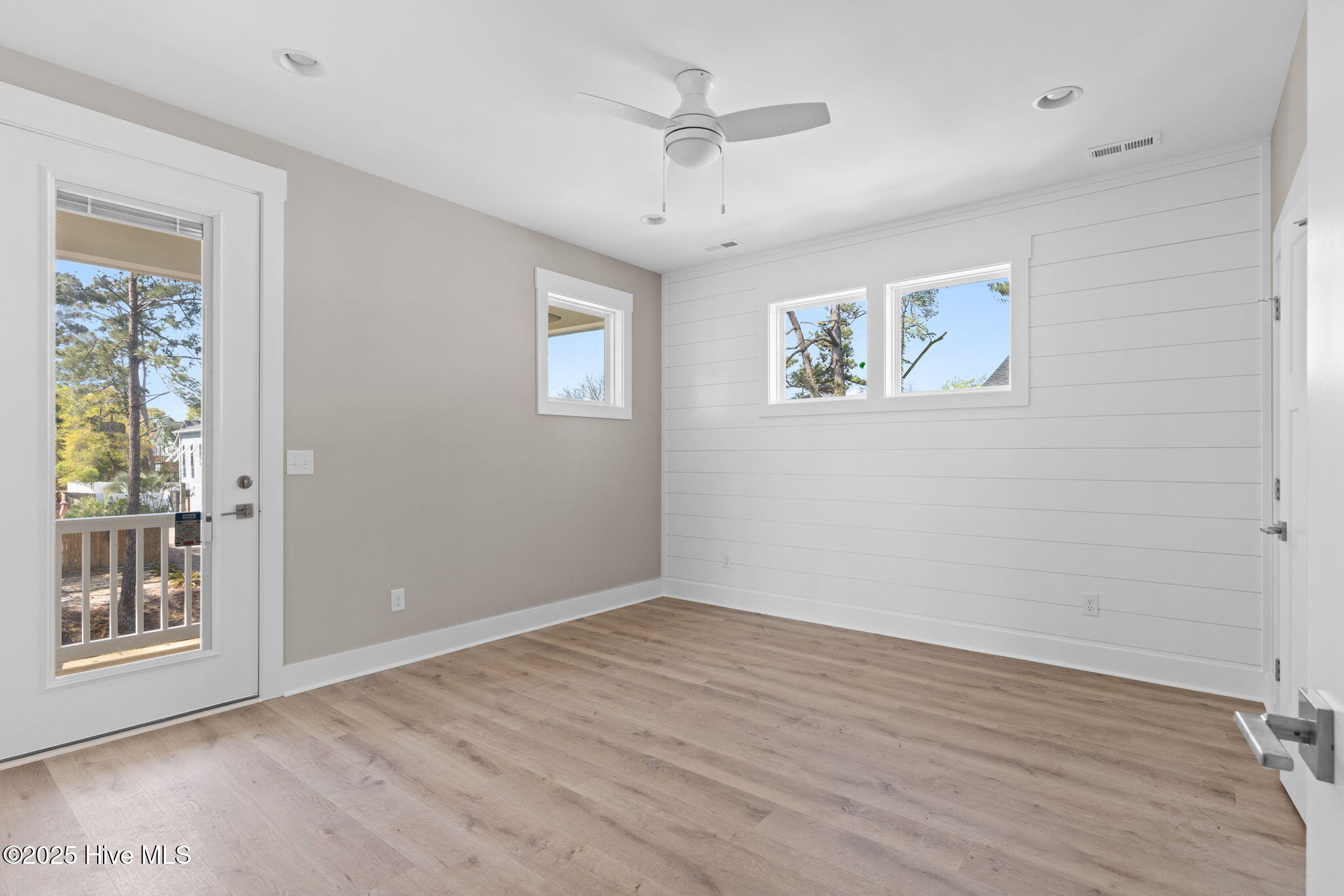 100485023 | Photo 35