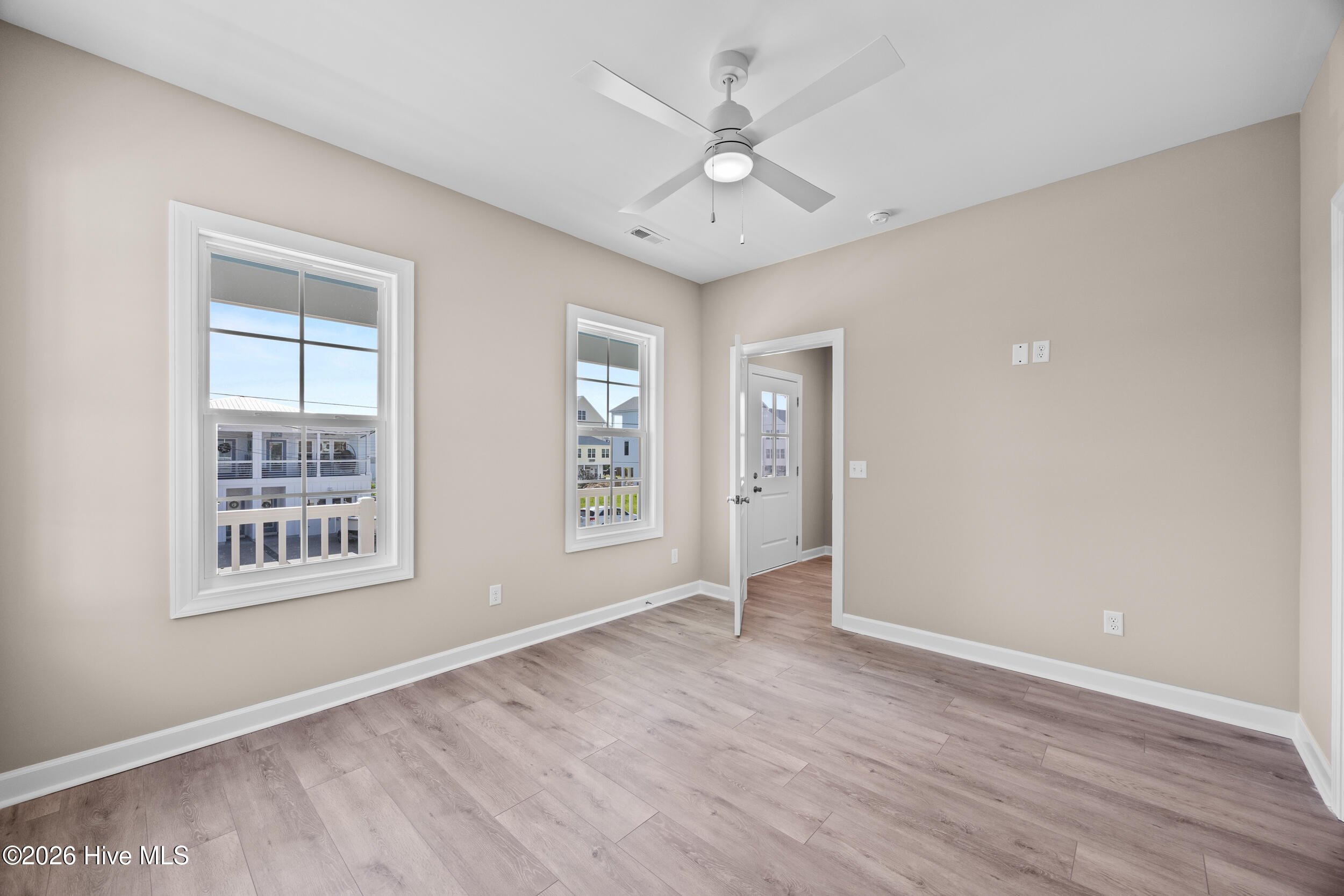 100545862 | Photo 36