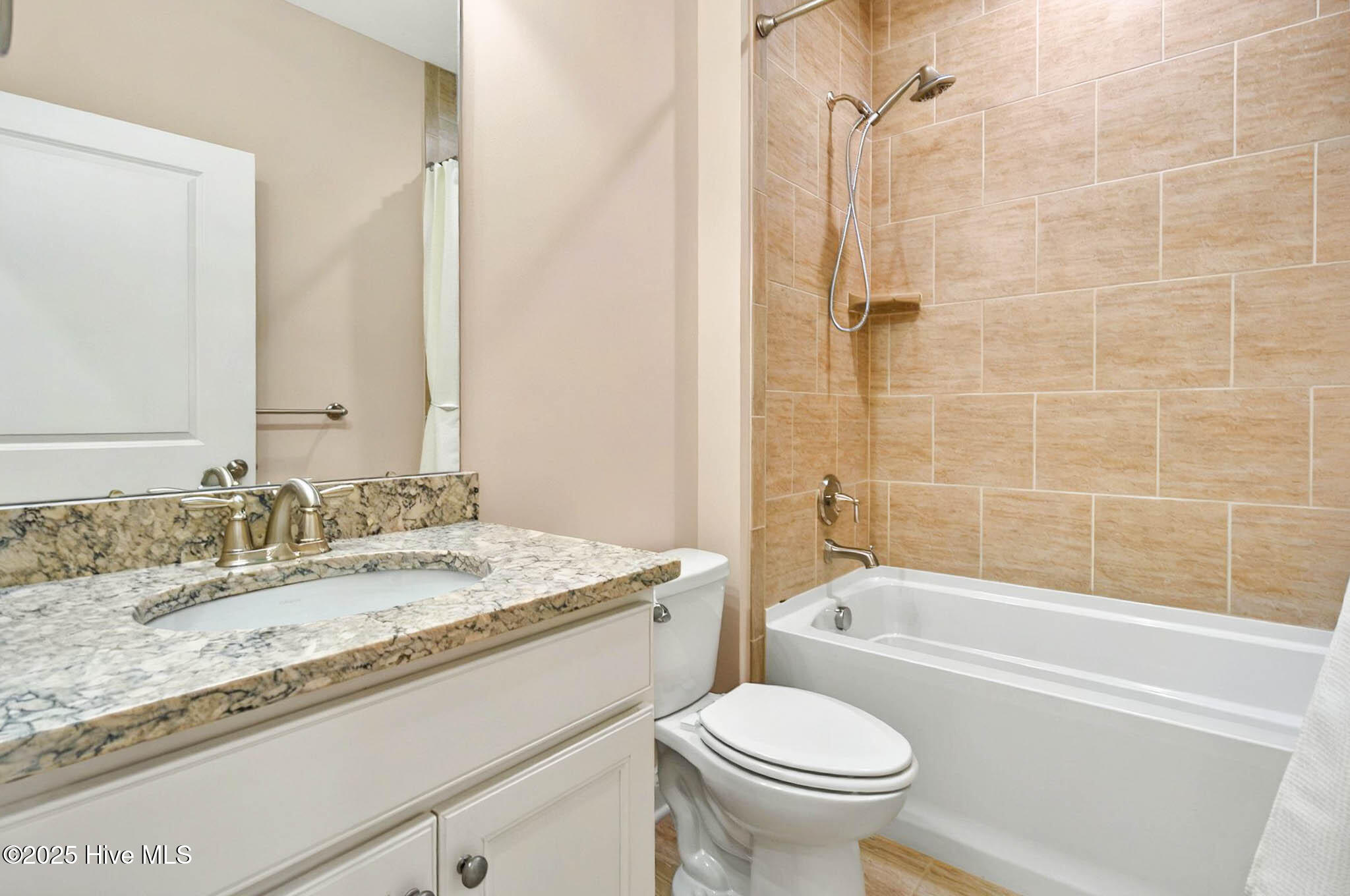 100509879 | Photo 23