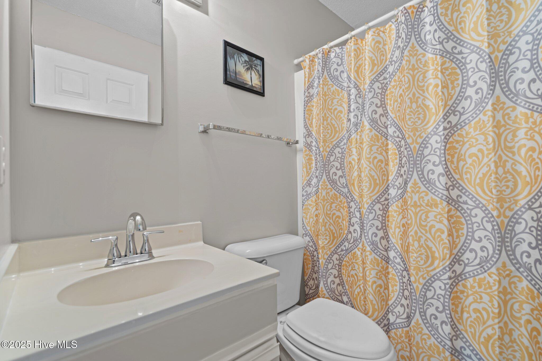 100518077 | Photo 30