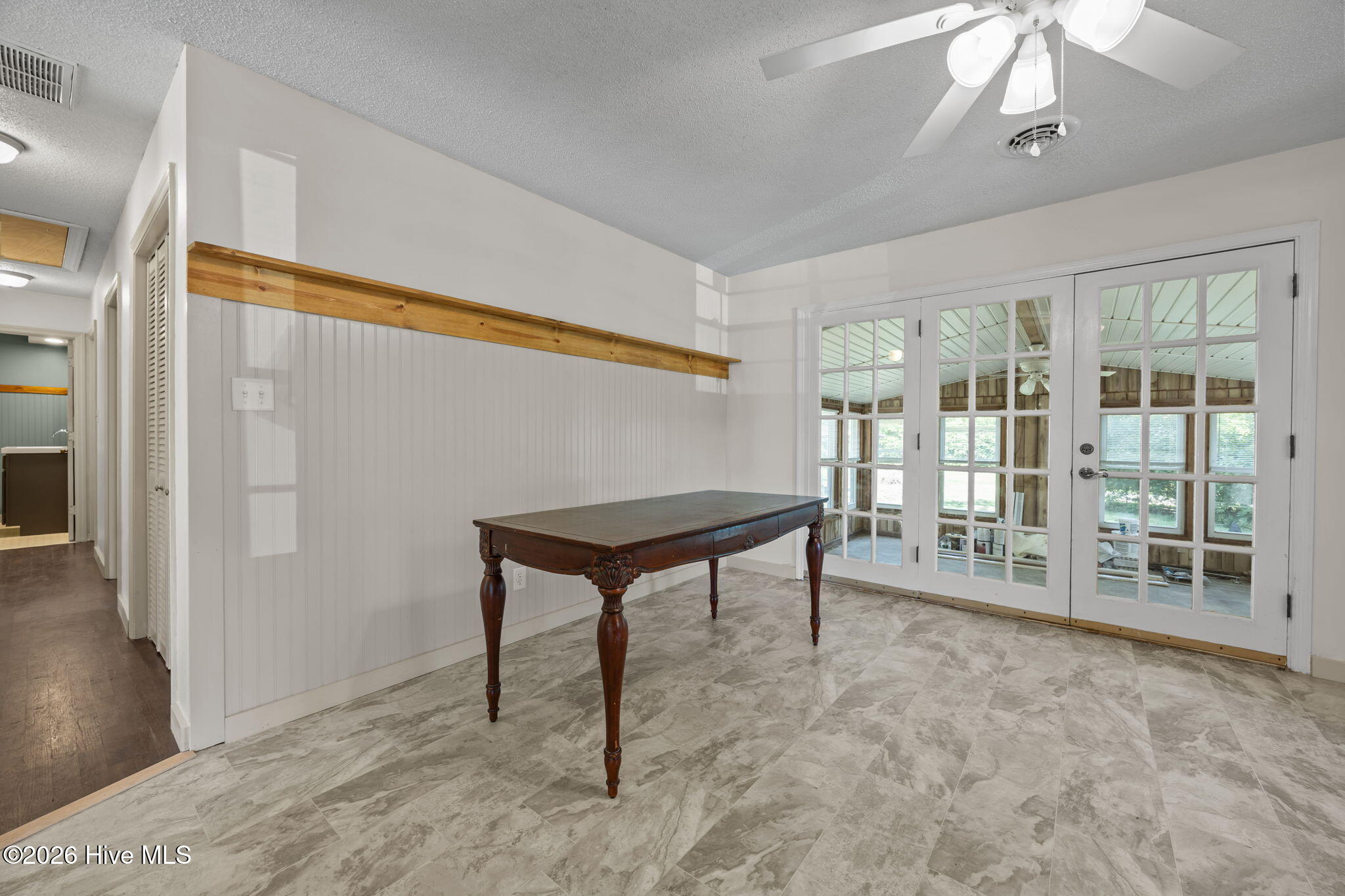 100567940 | Photo 26