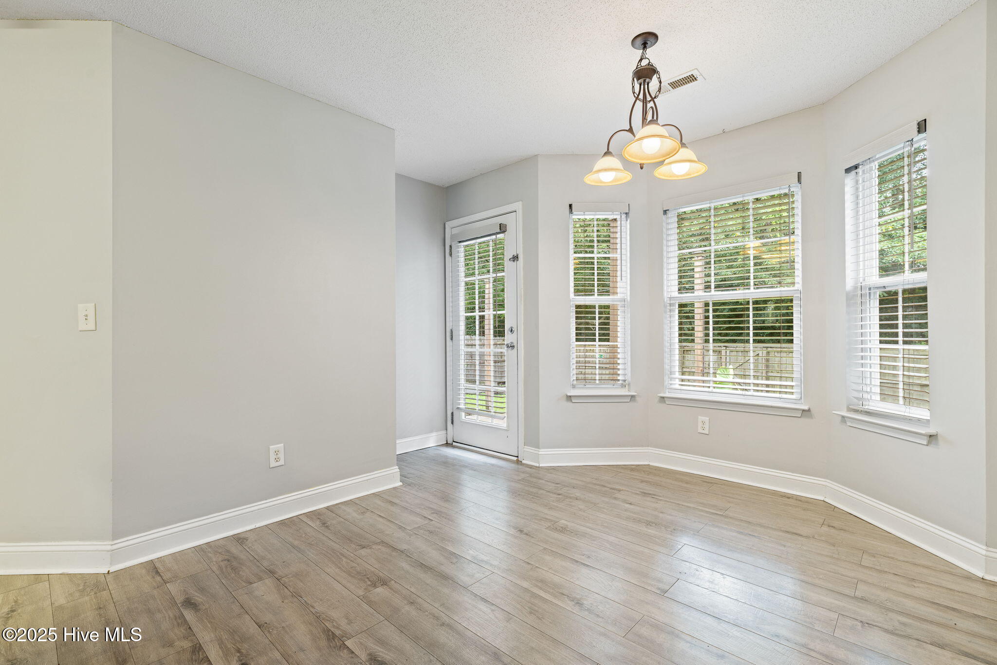 100531614 | Photo 16