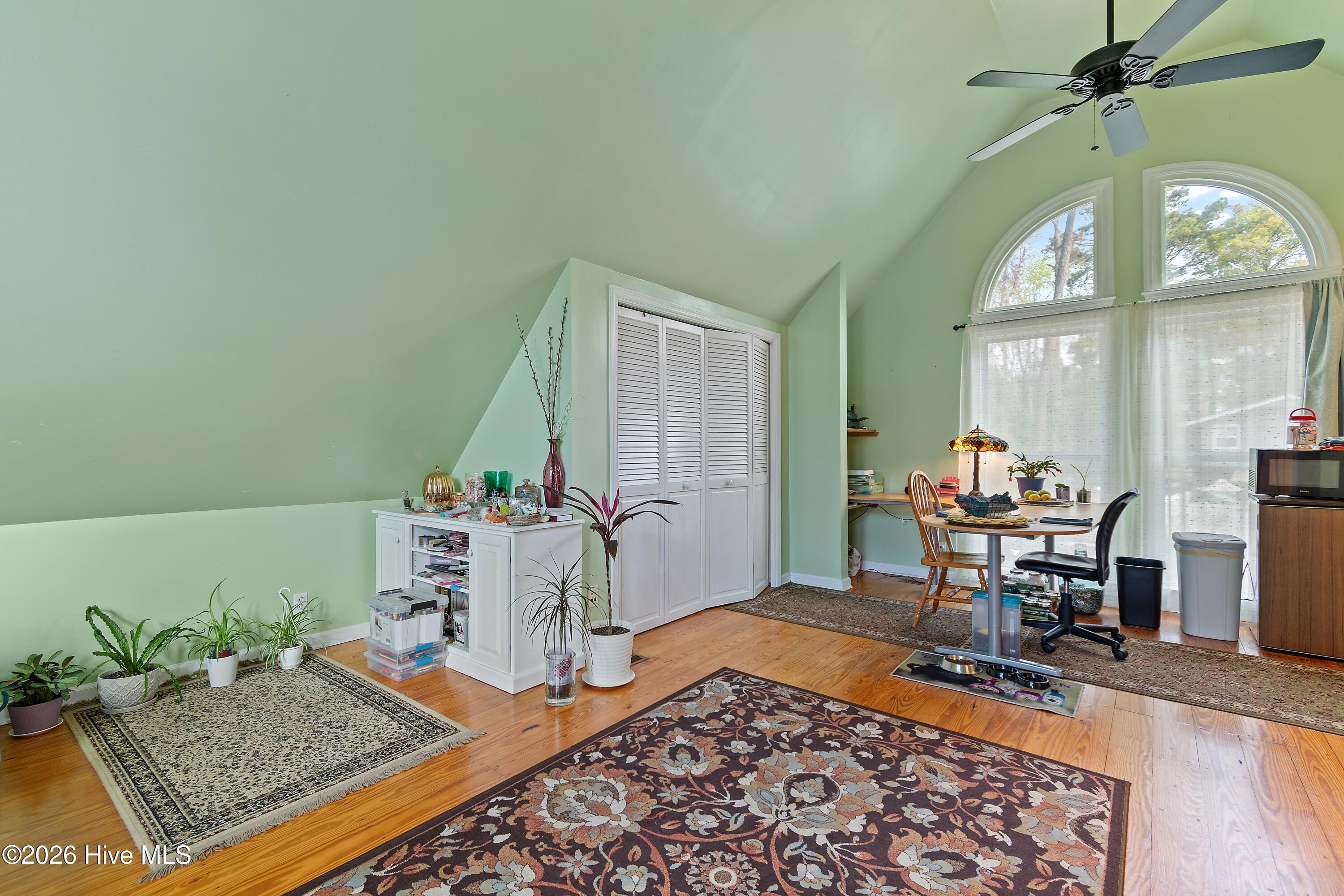 100564026 | Photo 45