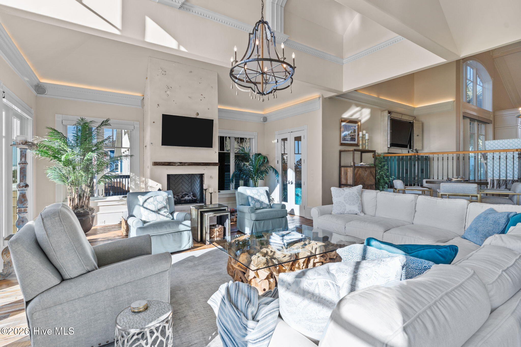 100552689 | Photo 11