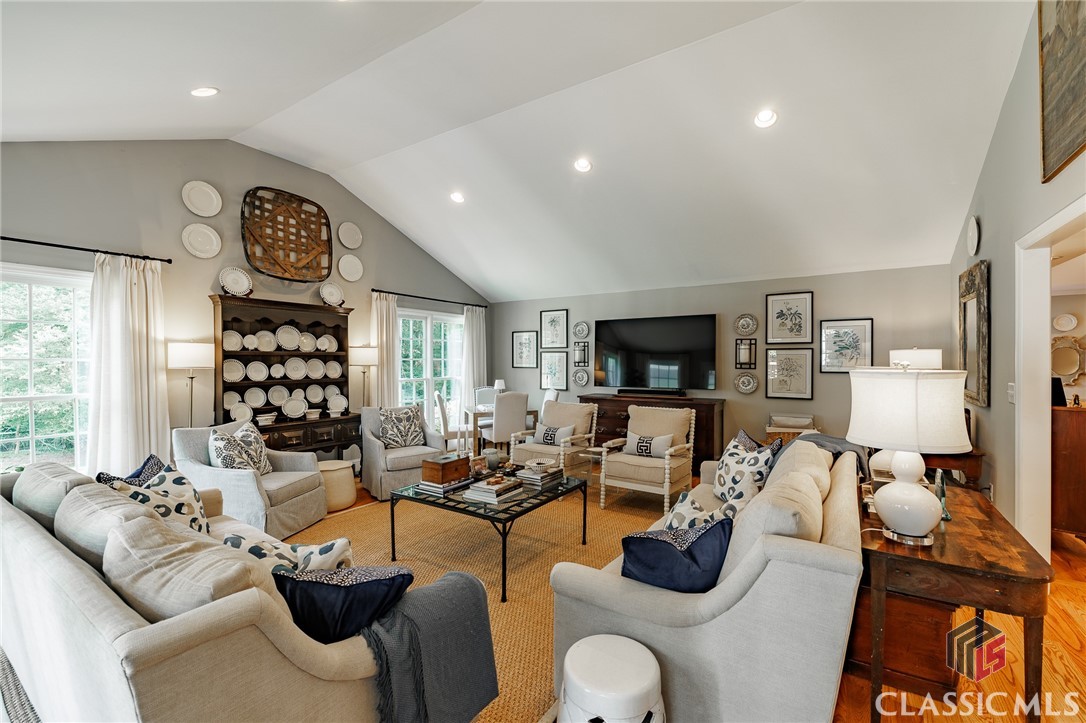 1060 Woodhollow Lane