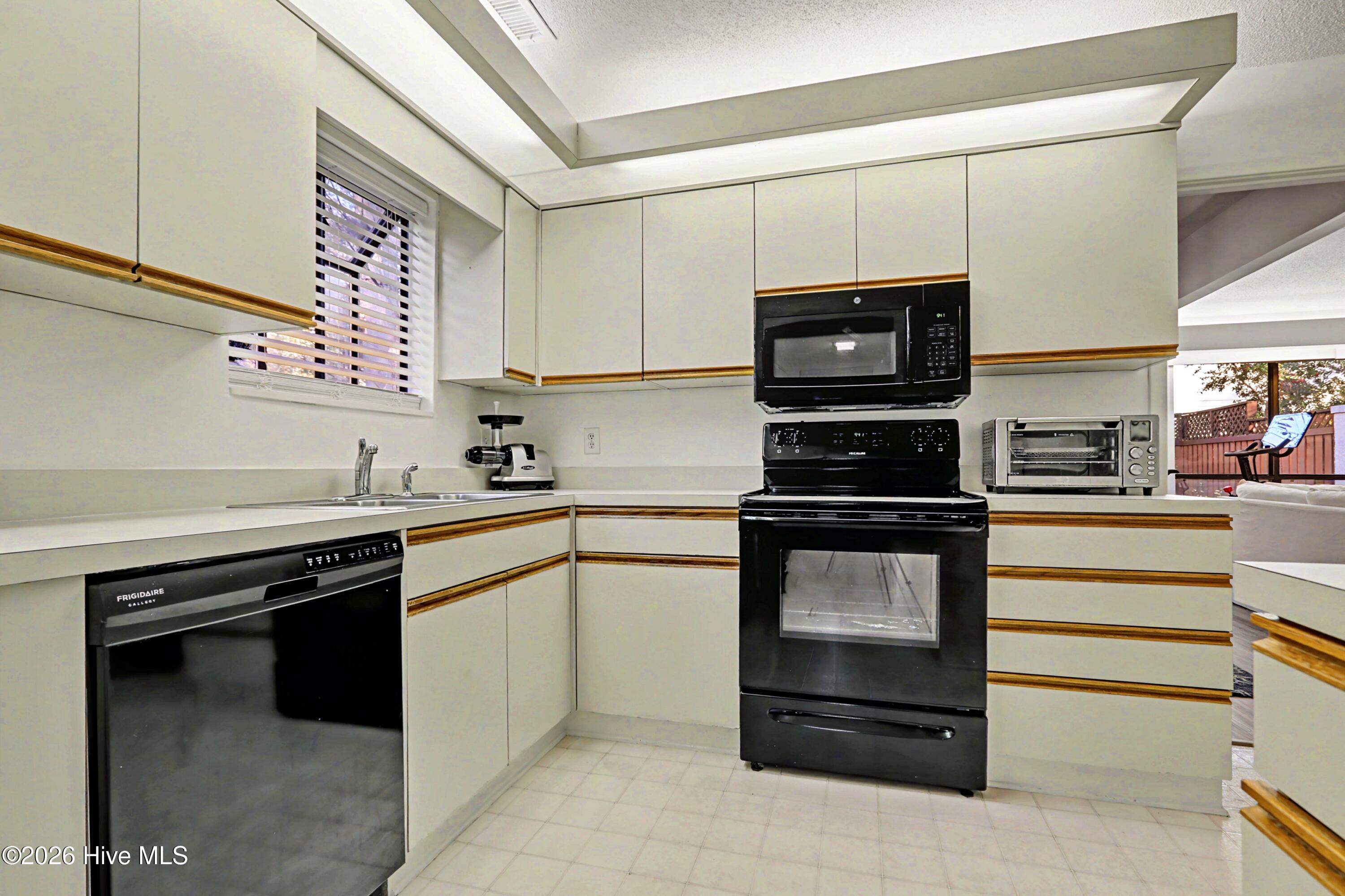 100553019 | Photo 12