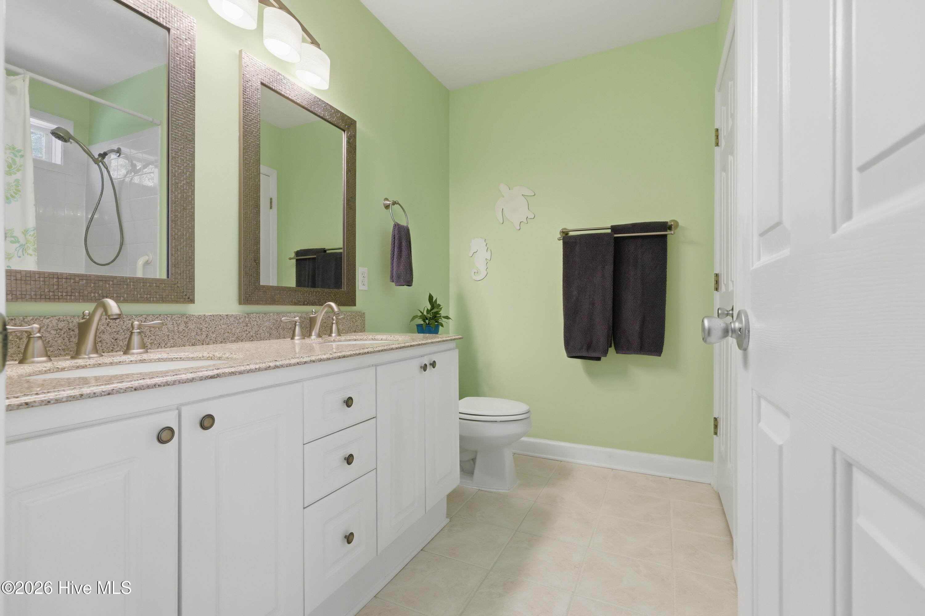 100568485 | Photo 26