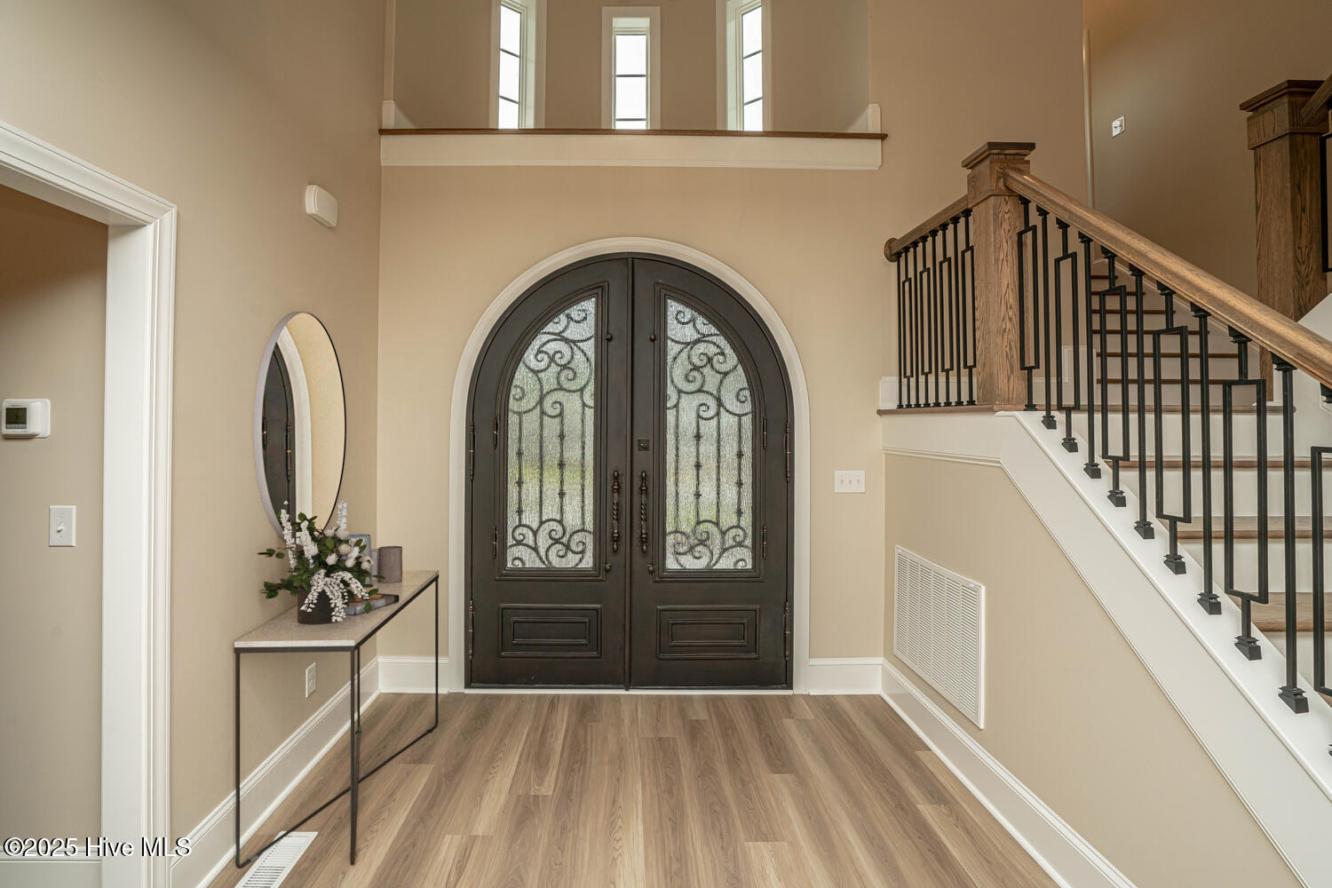 100518368 | Photo 11