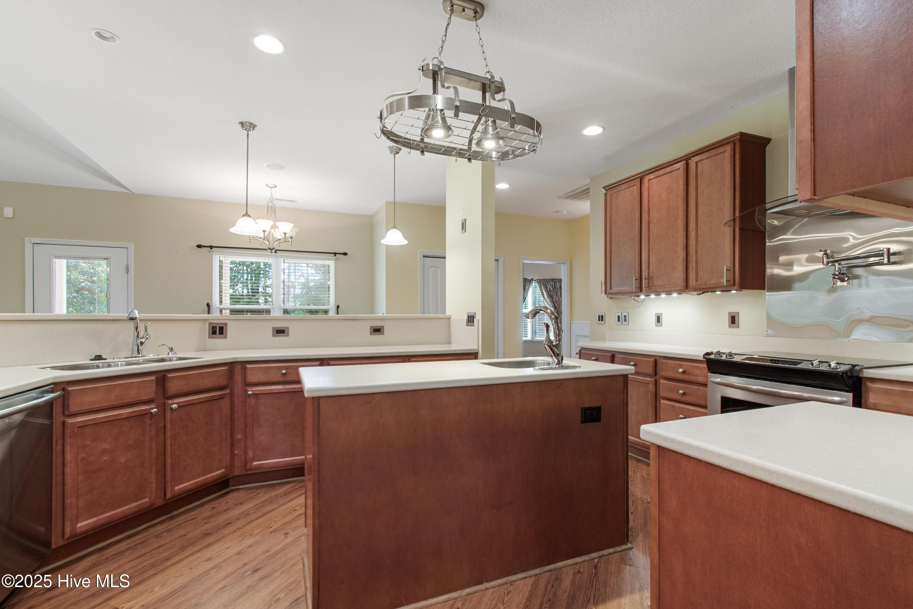 100532491 | Photo 21