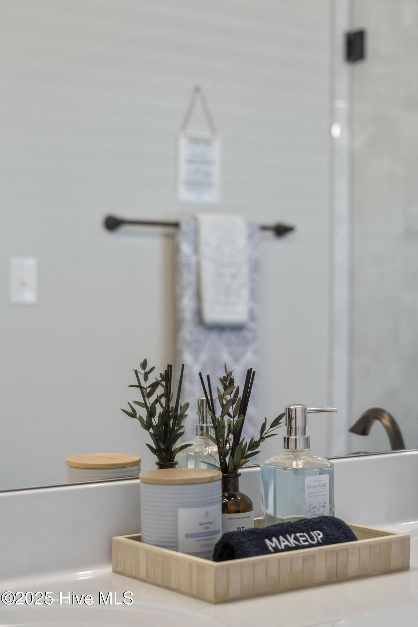 100498543 | Photo 94