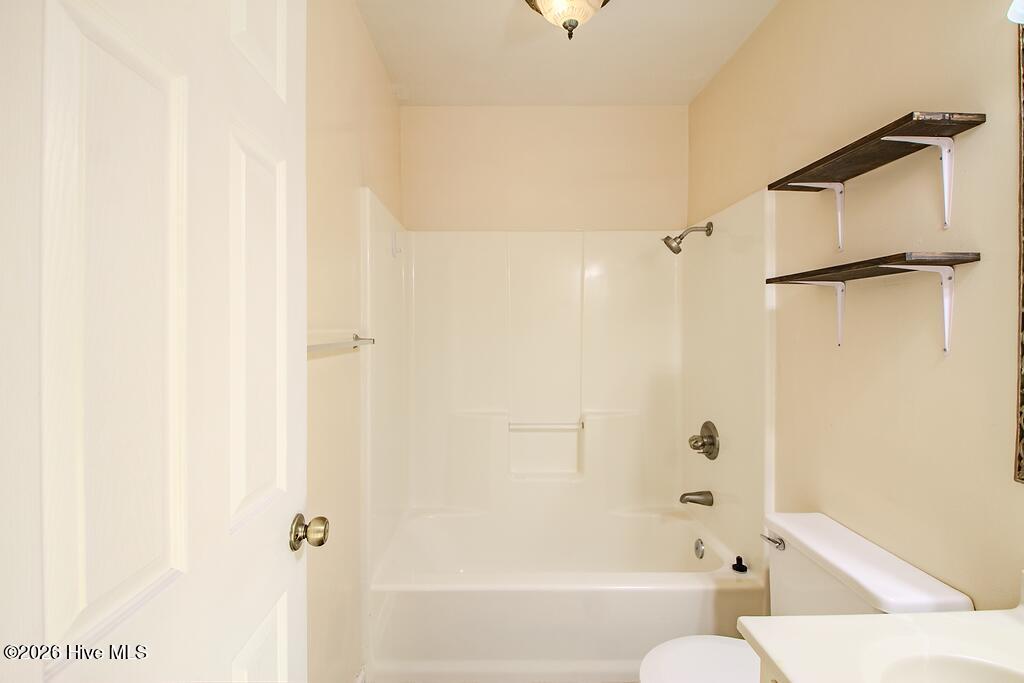 100536821 | Photo 25