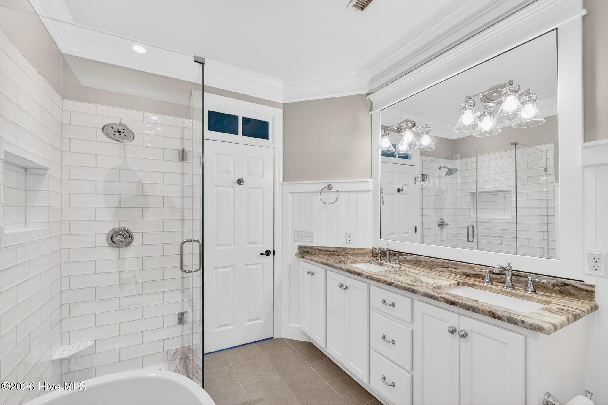 100561397 | Photo 63