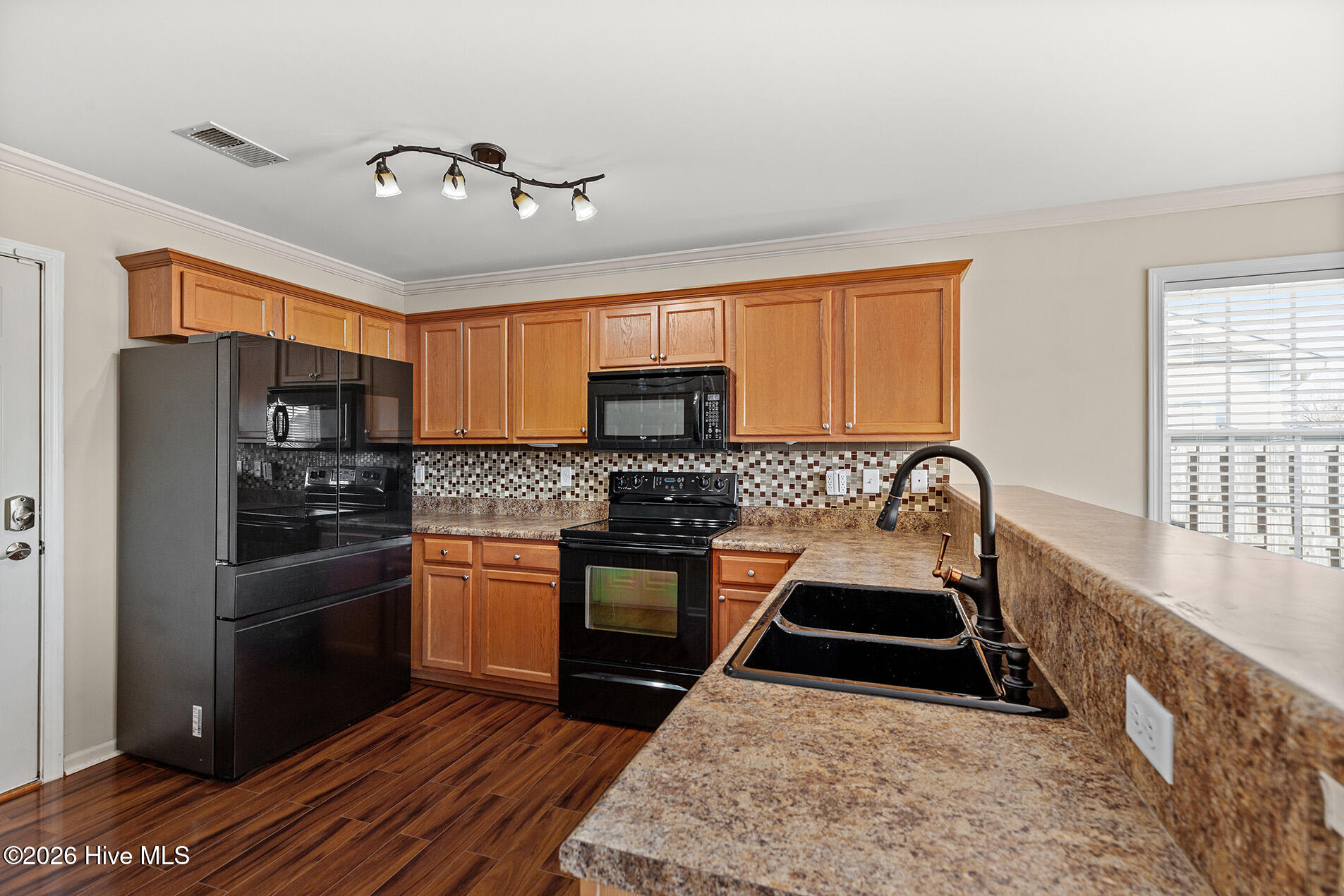 100551250 | Photo 10