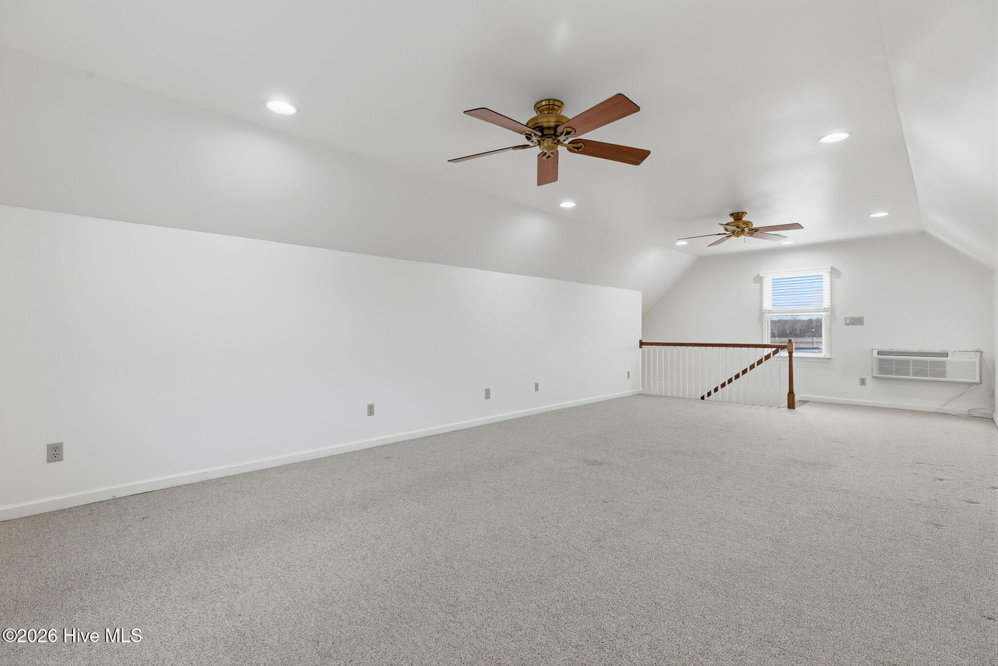 100554589 | Photo 40