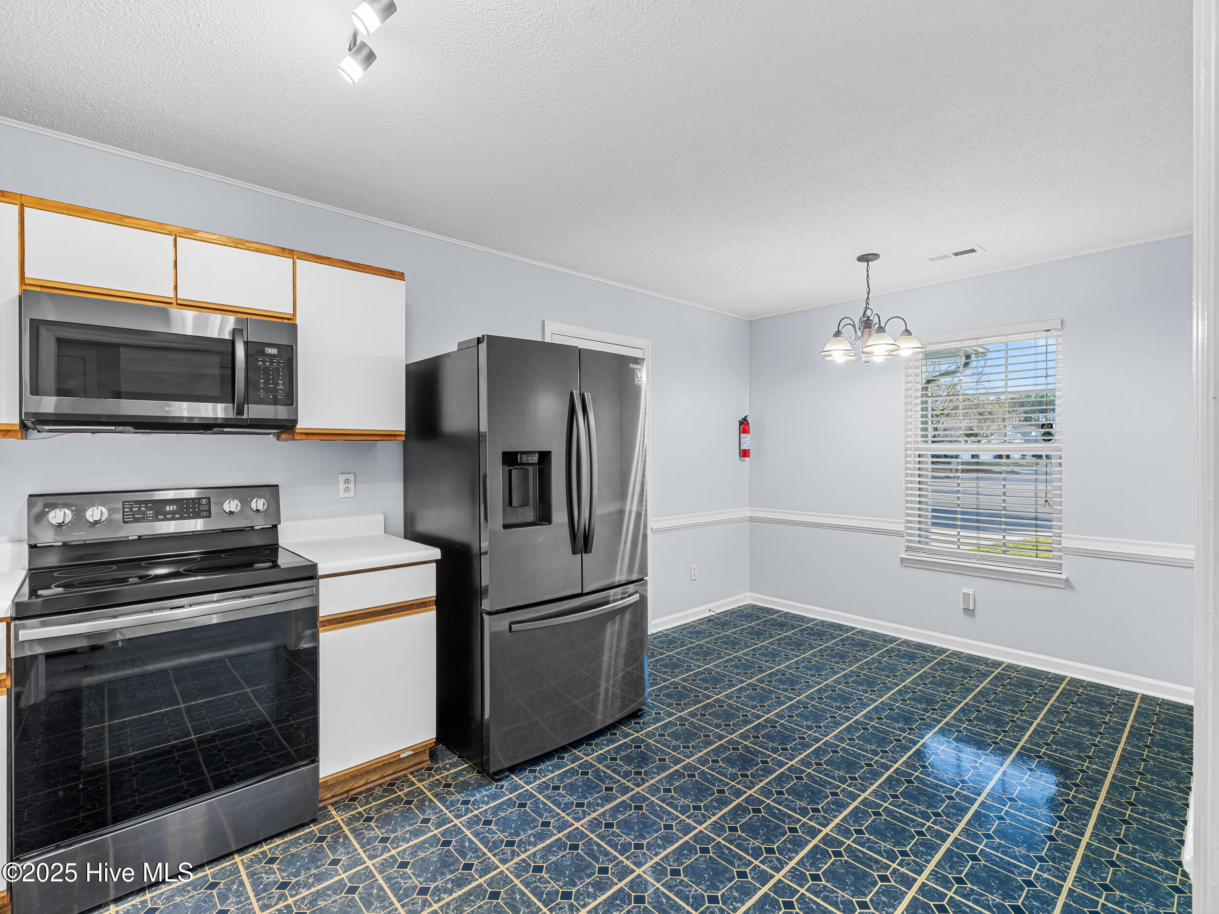 100543442 | Photo 13