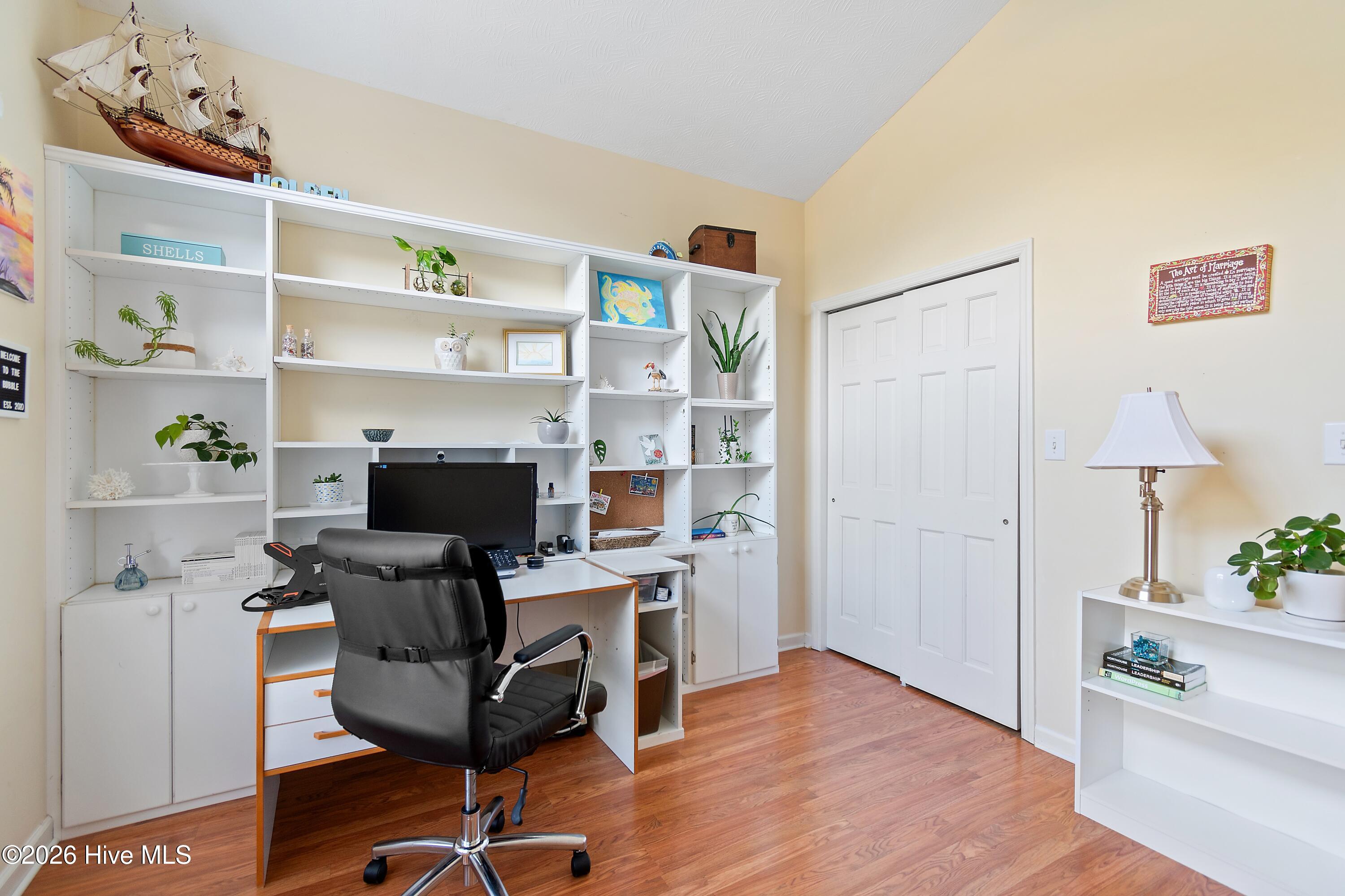 100558651 | Photo 38