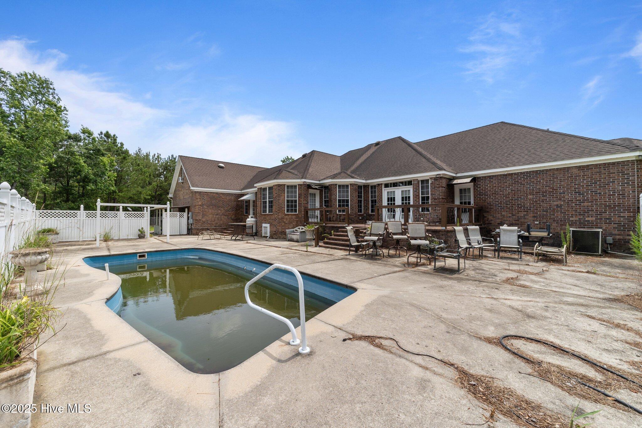 100513864 | Photo 43