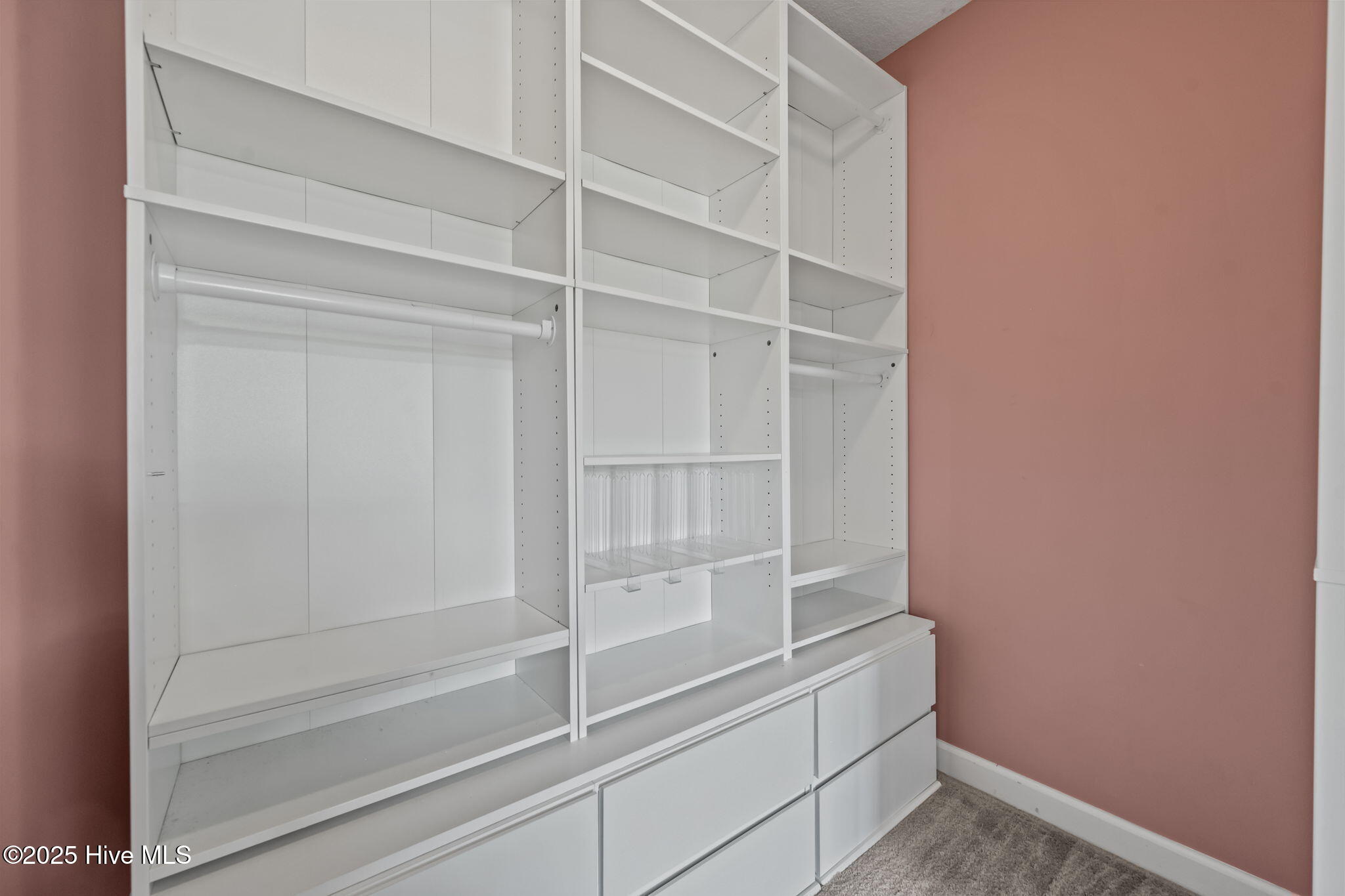 100546071 | Photo 41