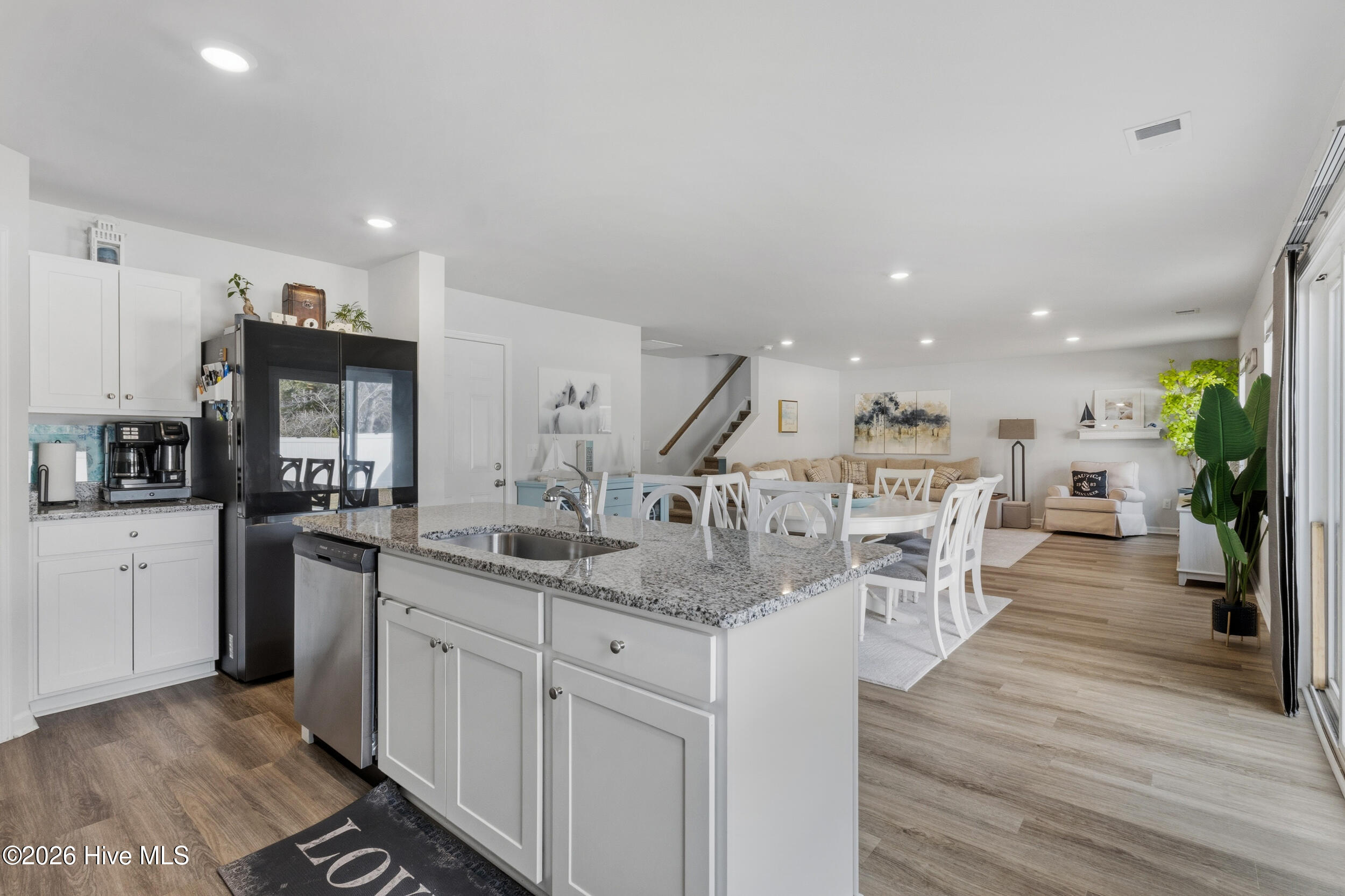 100558128 | Photo 12